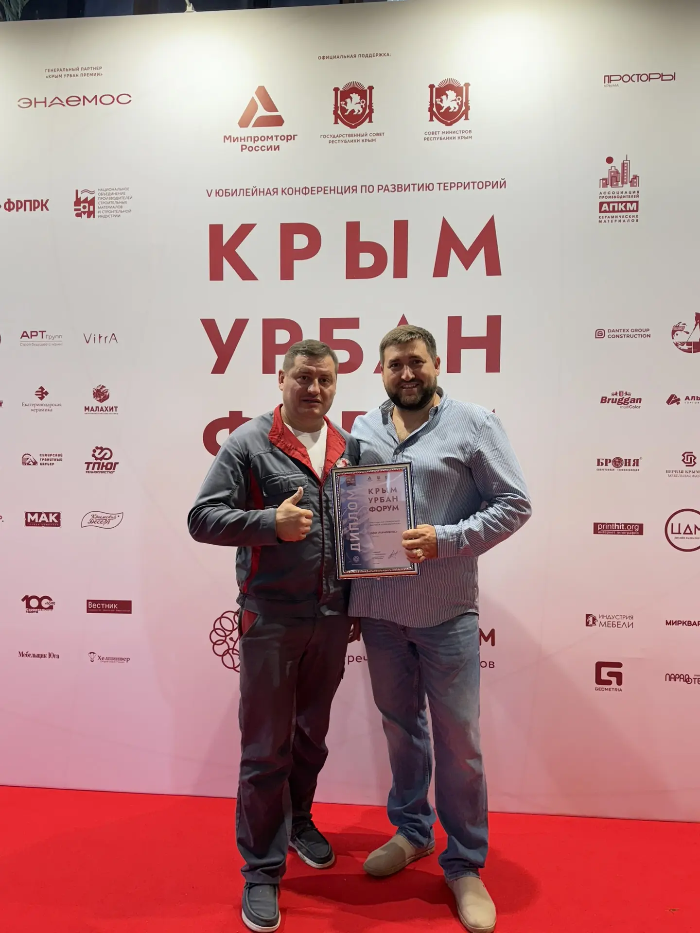 🔥 Второй день выставки «Ялта. Урбан» — у нашего стенда большое внимание!