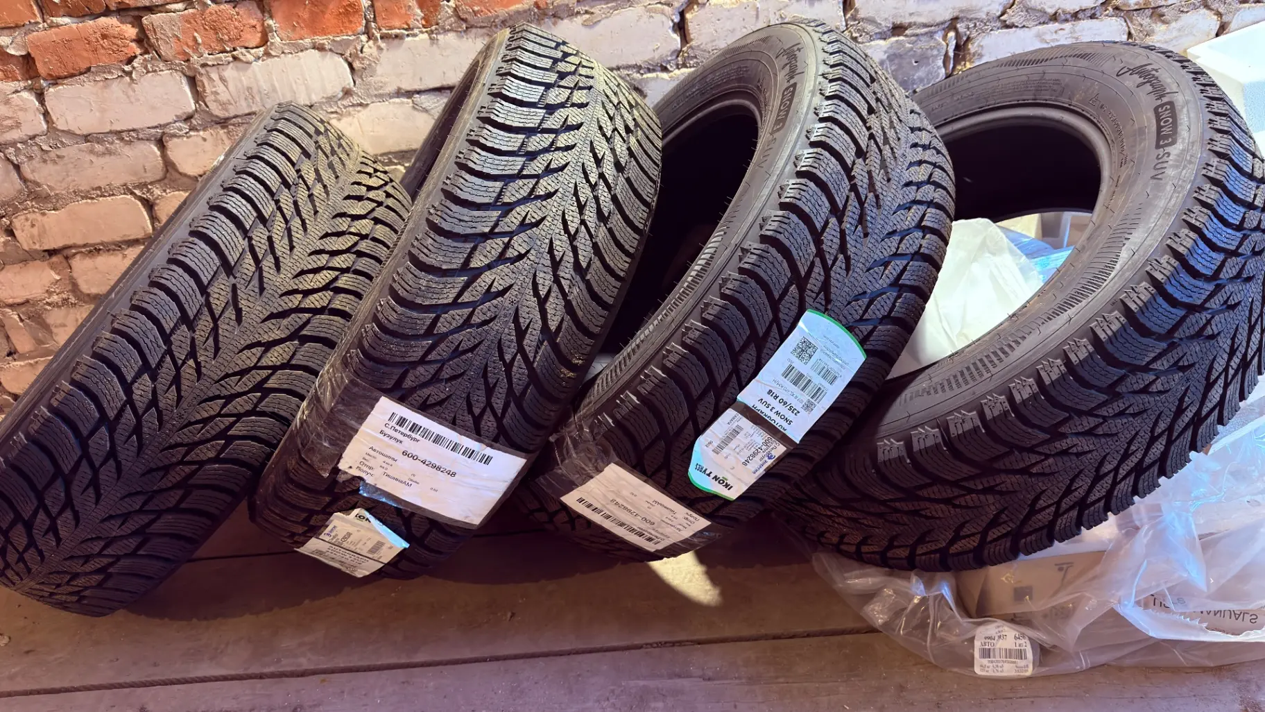 Продам шины Ikon Tyres Autograph Snow 3 SUV 235/60 R18 107R