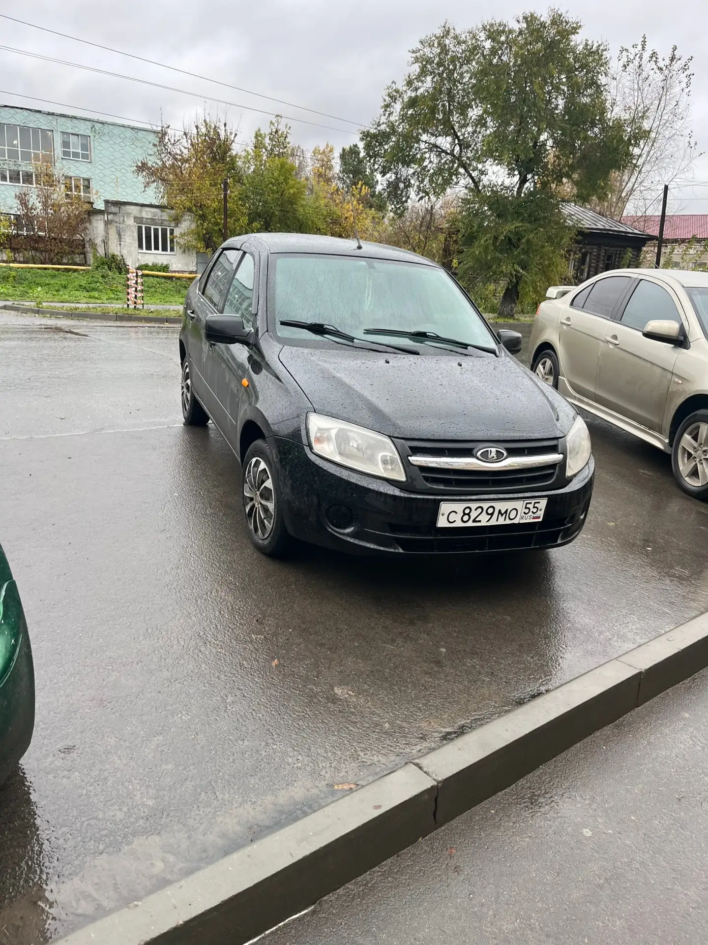 Продам 12год  есть кондиционер подогрев 220