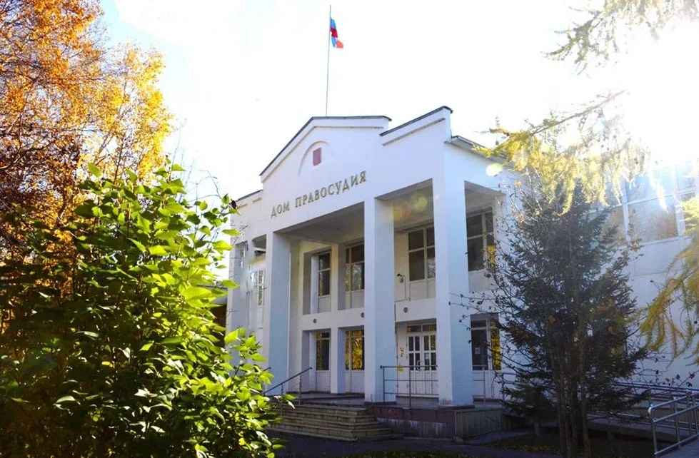 Изнасиловал внучку