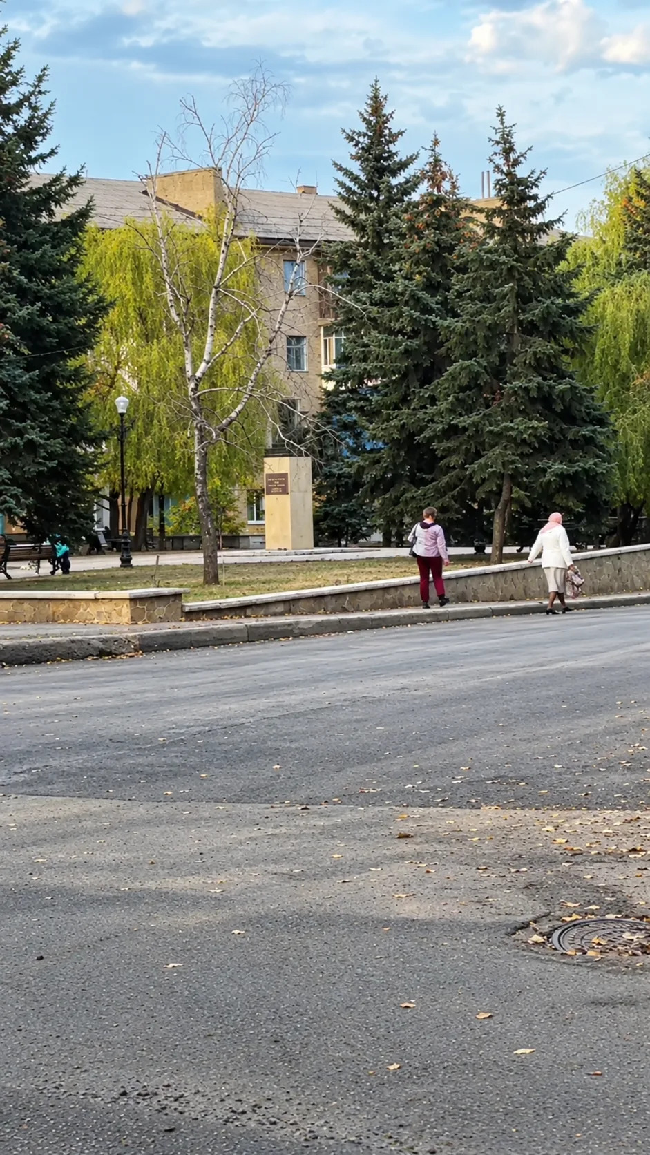В Макеевке на площади Грибиниченко появился новый асфальт