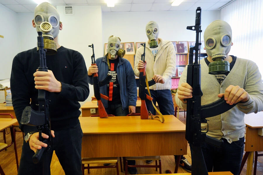 В школах увеличили количество часов на начальную военную подготовку!
