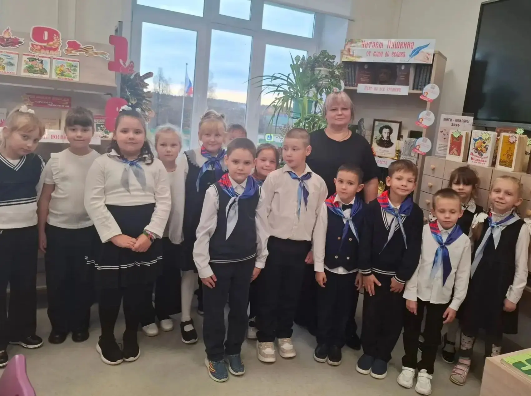 📚 Шаг в мир знаний: первый визит первоклассников в библиотеку!