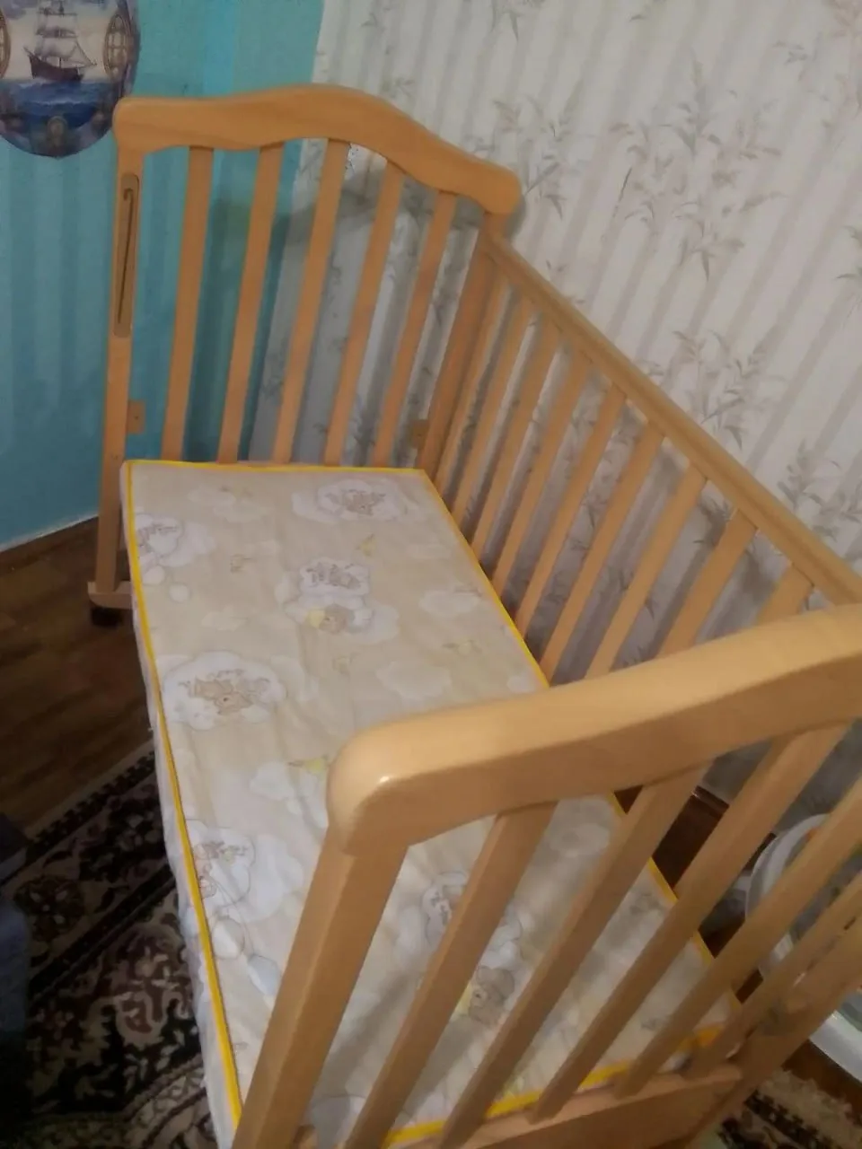 Добрый день продам детскую кровать. 2 тыс.