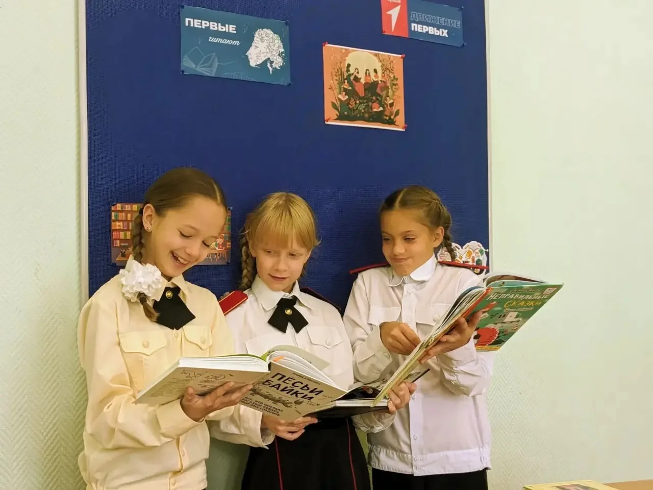 Книжное пространство «Между строк»: кадеты читают на переменах