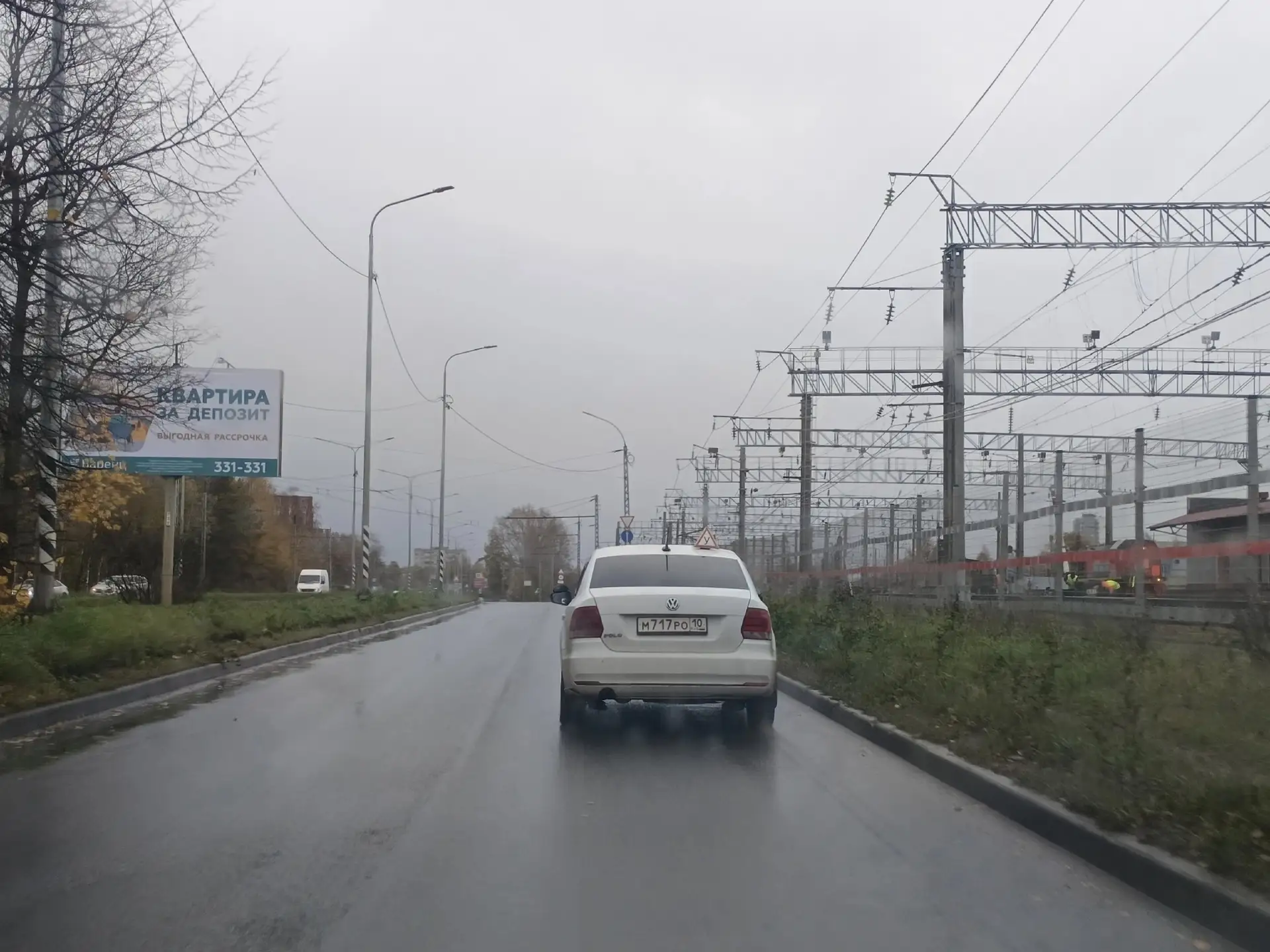 Инструктора не учат даже свет на машине включать, что уж говорить о других ПДД.