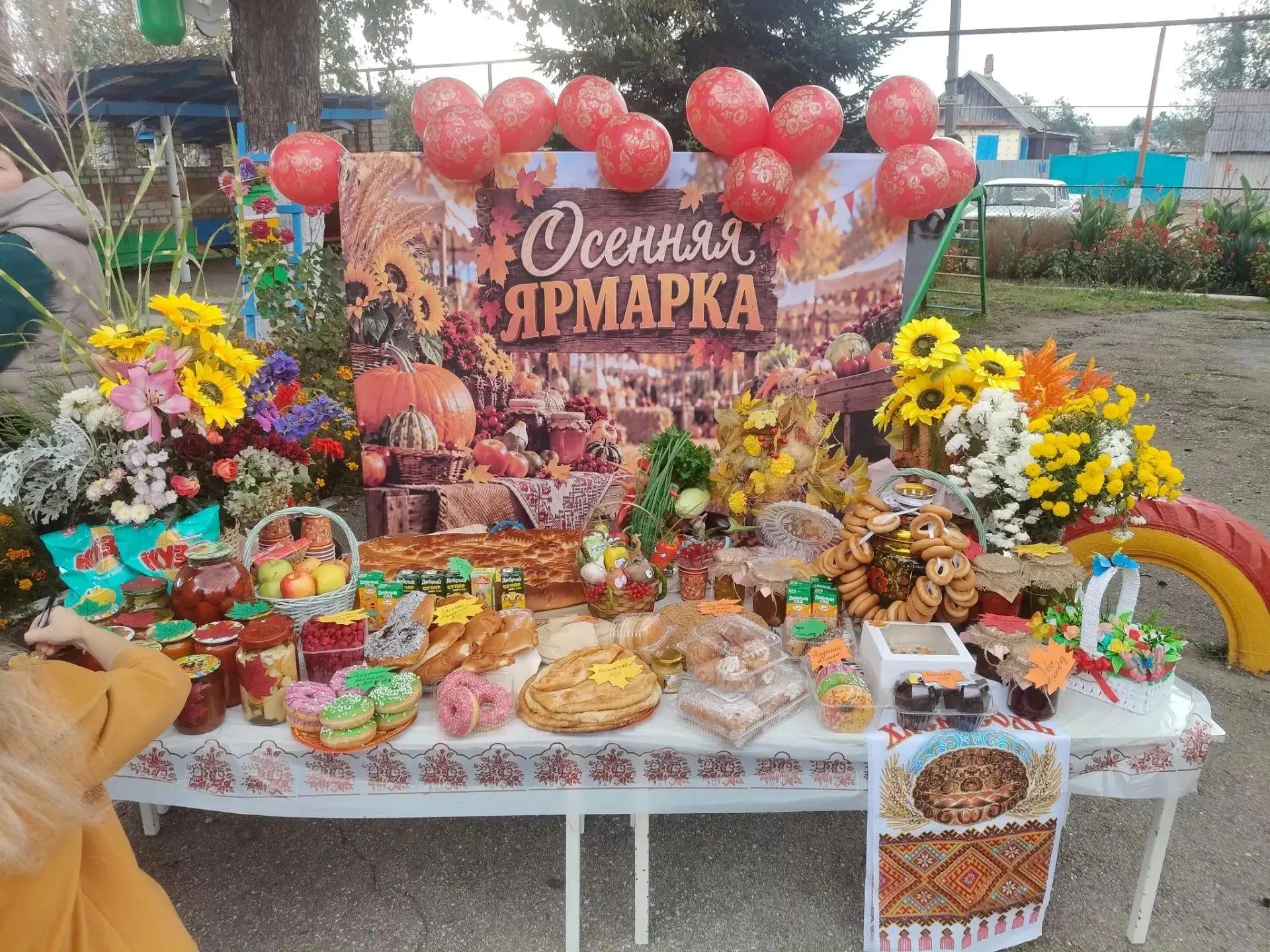 В МБДОУ «Детский сад «Сказка» ст. Зеленчукской» состоялась традиционная осенняя ярмарка...