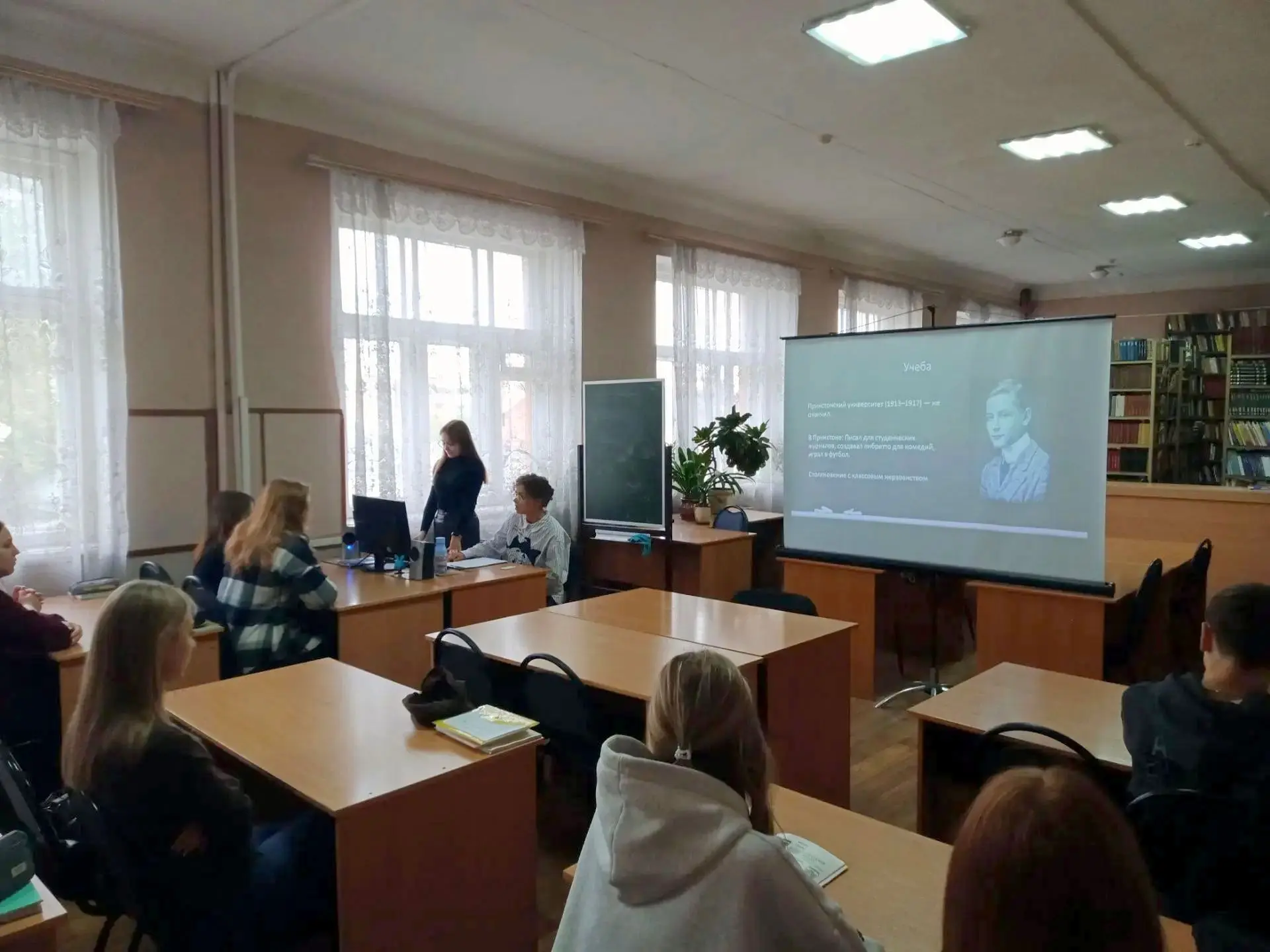 Джаз, блеск светских вечеринок, изысканные наряды и мечты о красивом будущем — такой пр...
