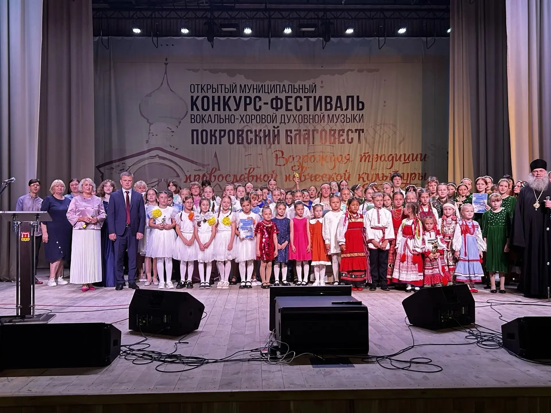 На «Покровском благовесте» в Первомайском выступили исполнители из шести округов региона