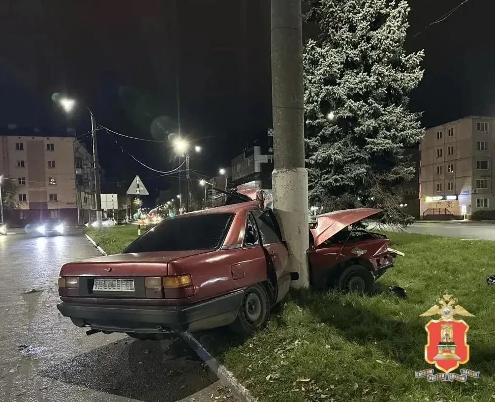 🚧 В Твери подросток за рулём влетел в столб