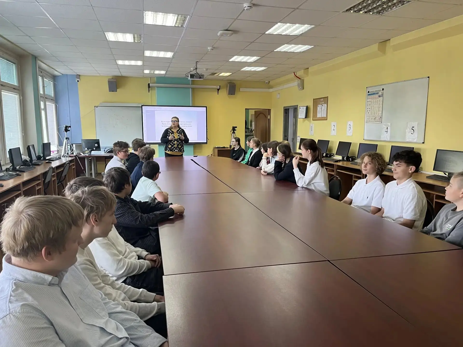🎓 «Учёные в школе»: три встречи, которые вдохновили старшеклассников