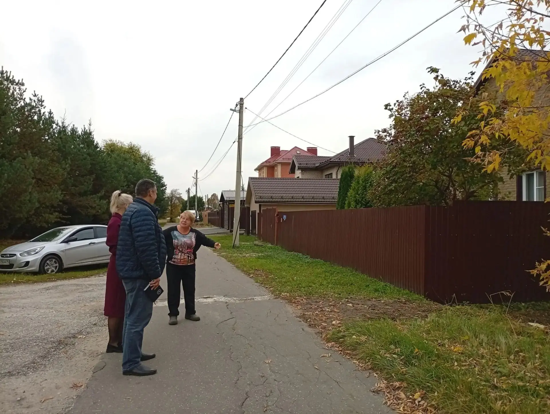 🌳🍁 В территориальный отдел поступило обращение от жителя ул. Луговая: ветви деревьев ...
