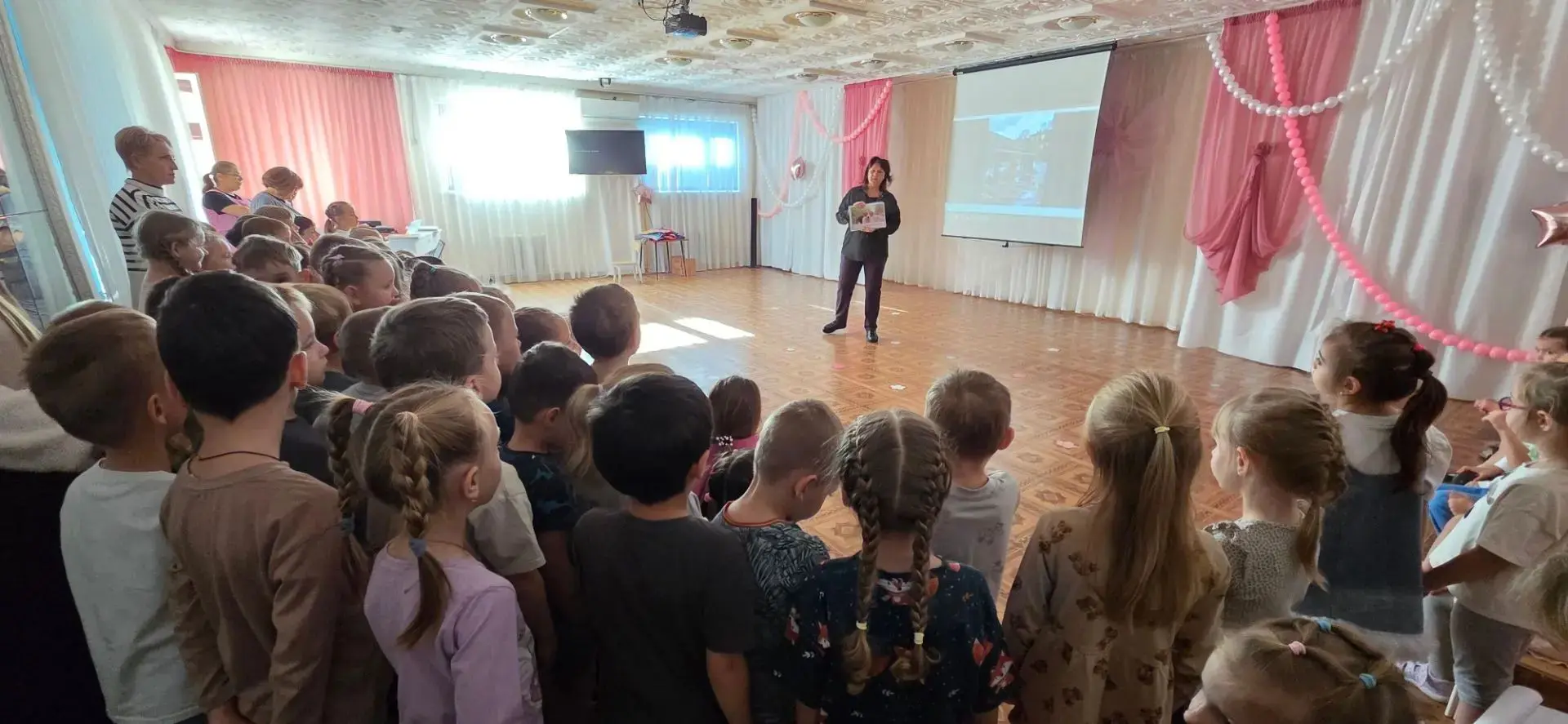 «Добро начинается с детства: МБДОУ ДС "Весна" помогает хвостатым» 🌸🐱!