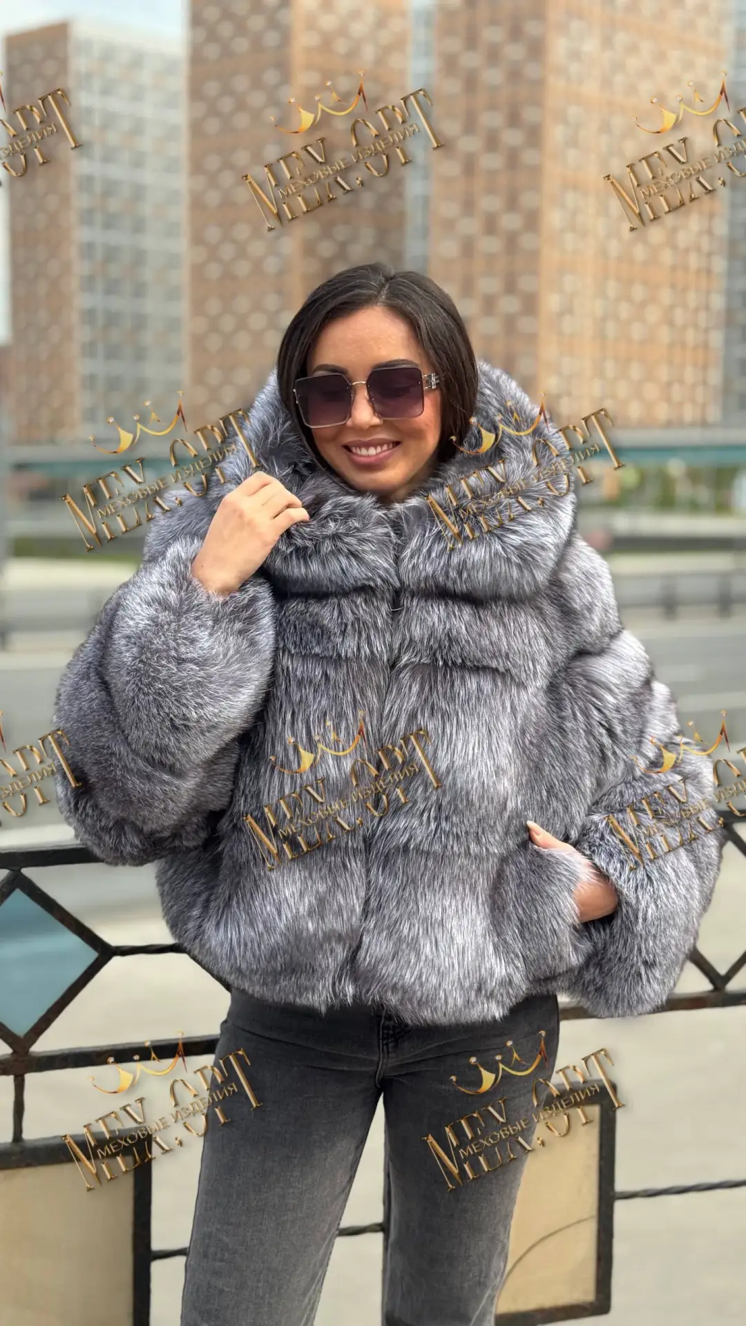 Шубка из меха чернобурки, капюшон, длина 55 см