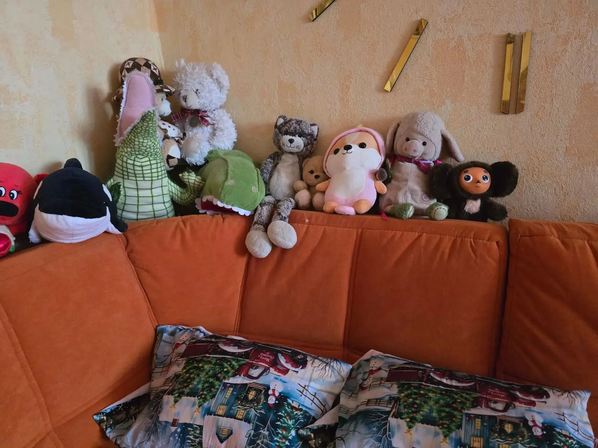 Отдам мягие игрушки для детей до 5-6 лет большие и маленькие. Обращаться по телефону 89...