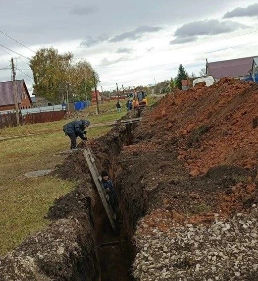 В Рязановке меняют аварийный водопровод