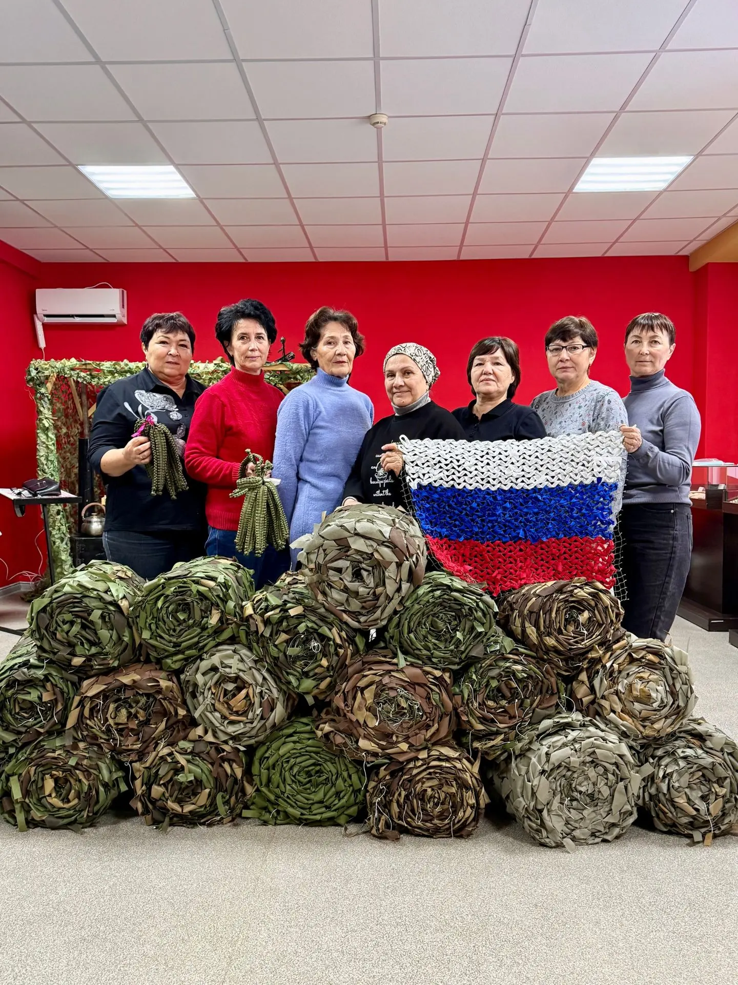 ✅На базе музея регулярно ведётся волонтёрская работа: волонтёры плетут маскировочные се...