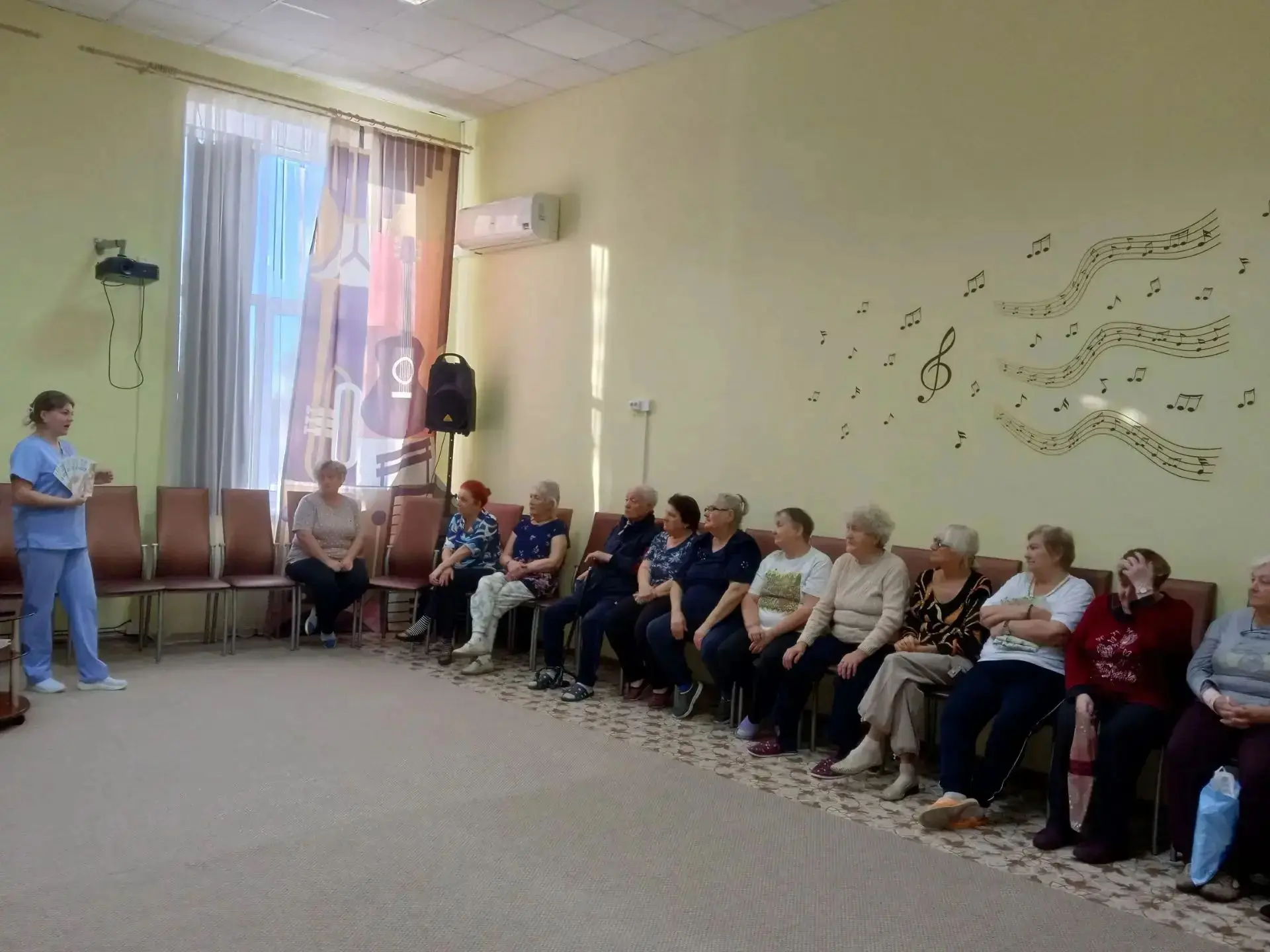 Беседа о здоровье: почему вакцинация важна для пожилых людей.