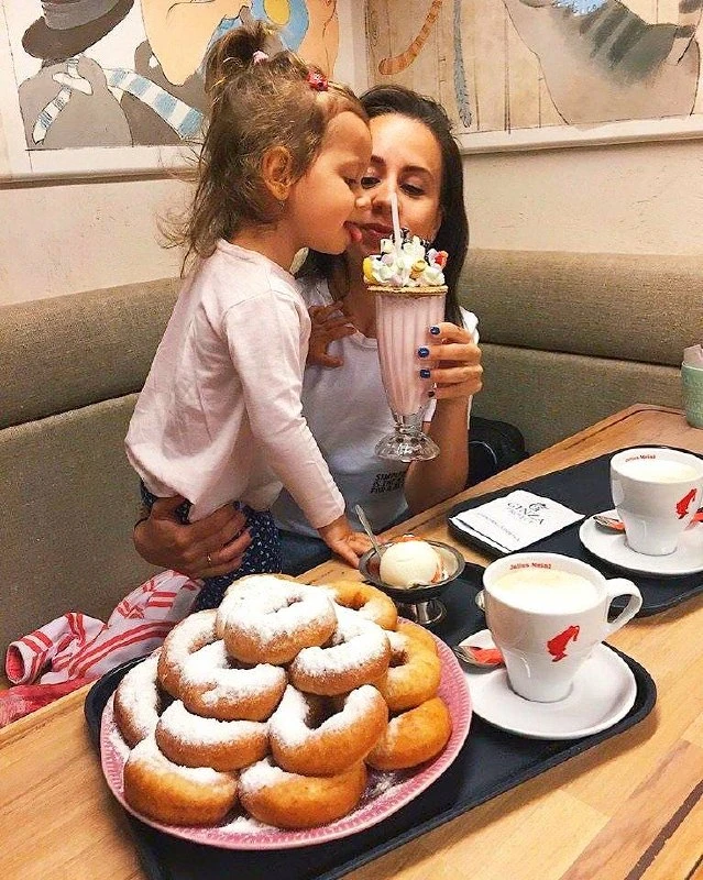 Гора пышек в подарок всем, кто празднует день рождения 🍩