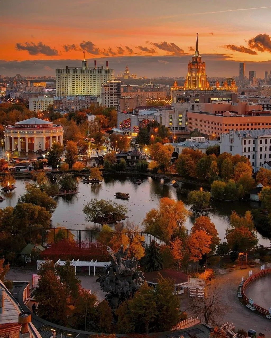 🍂️️️️️️💛️️️️️️ Золотая осень в Москве продолжается — 6 мест в столице, где можно прия...