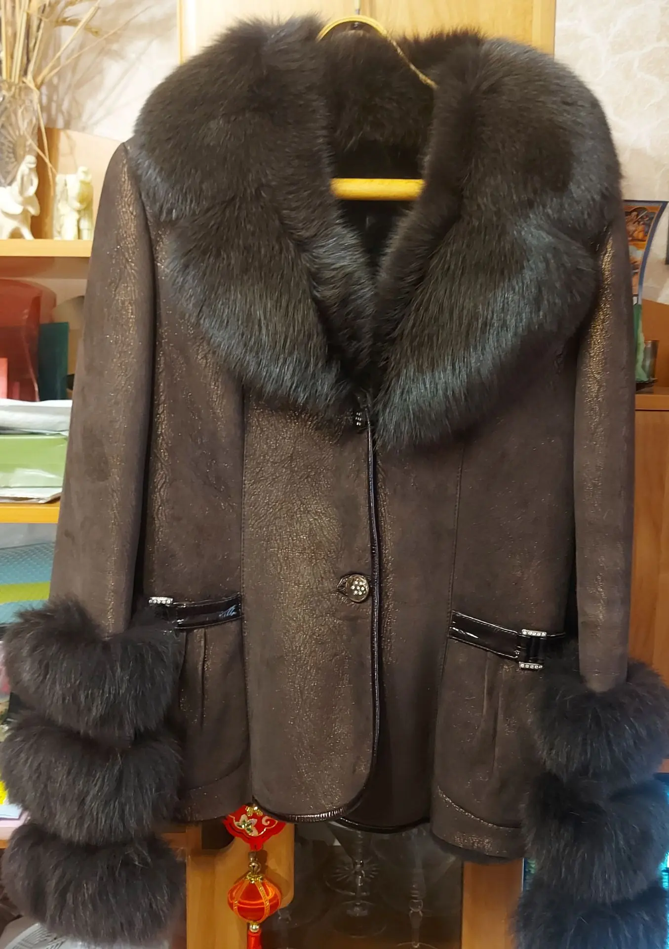 Опубликуйте, пожалуйста. Продам куртки, шубку, дубленку и плащ кожанный. По ценам пишит...