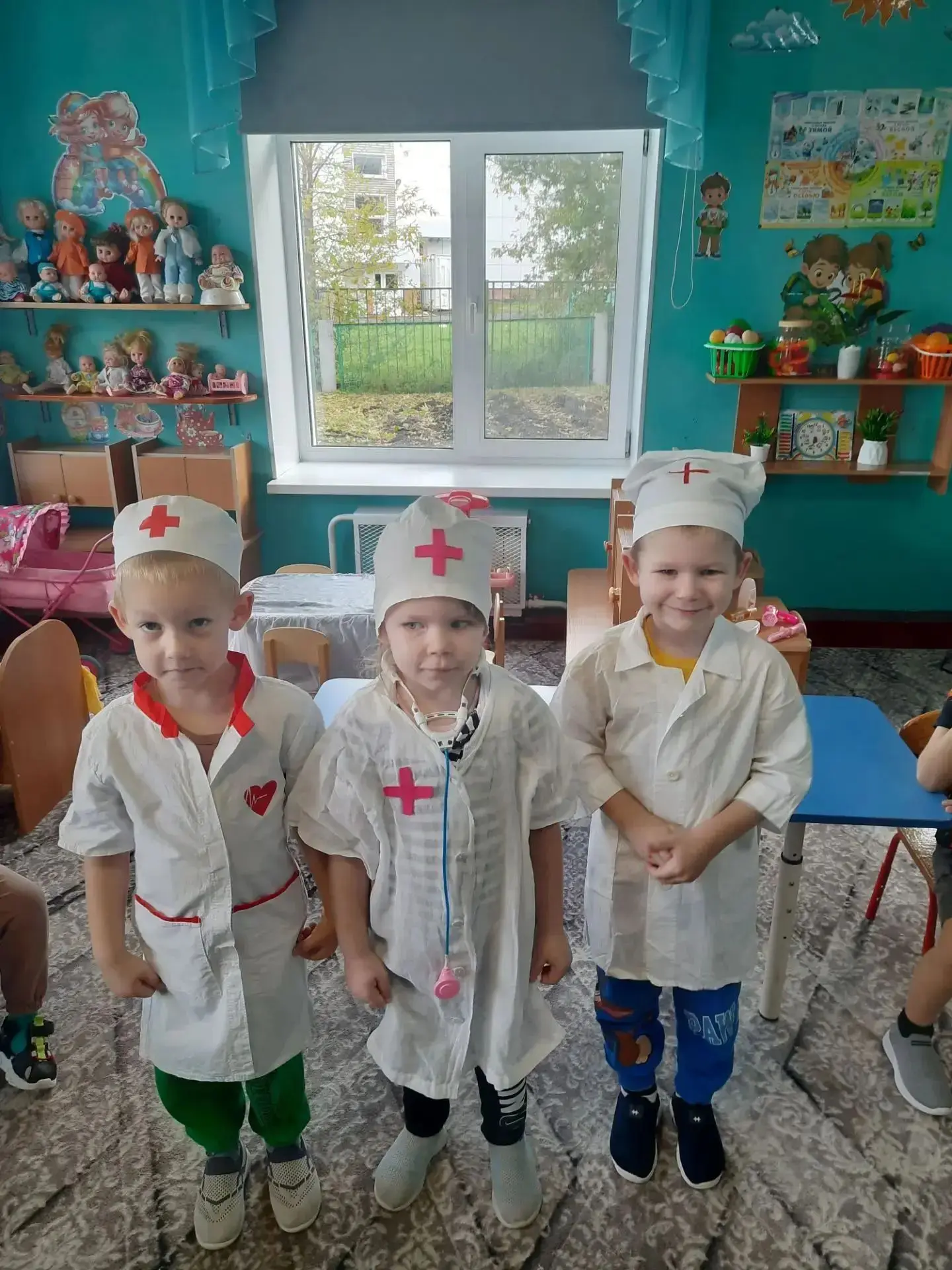 🩺 Играли в «Больницу»! Ребята стали врачами и медсестрами: слушали сердечко, измеряли ...