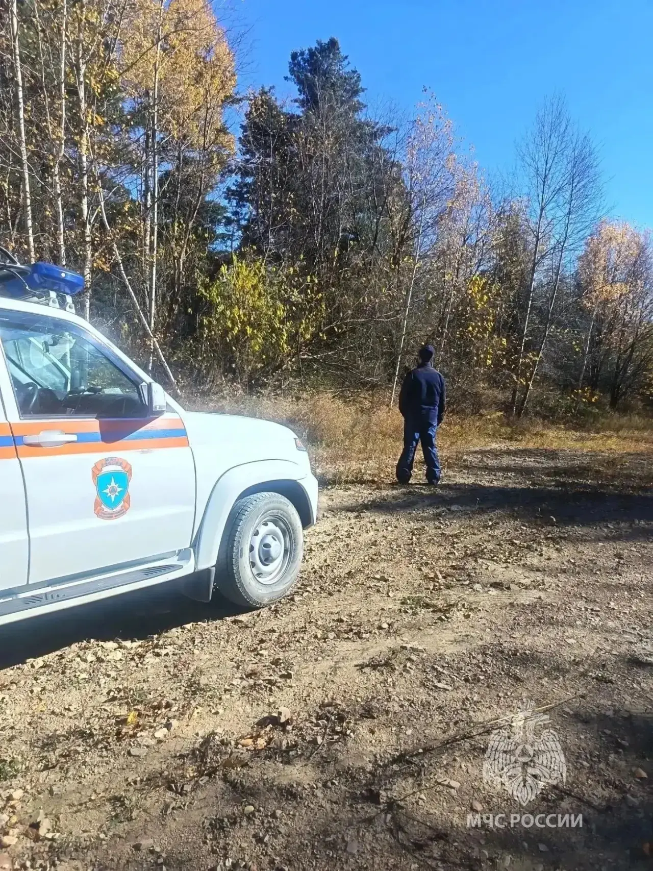 Подростки залезли на сопку и застряли