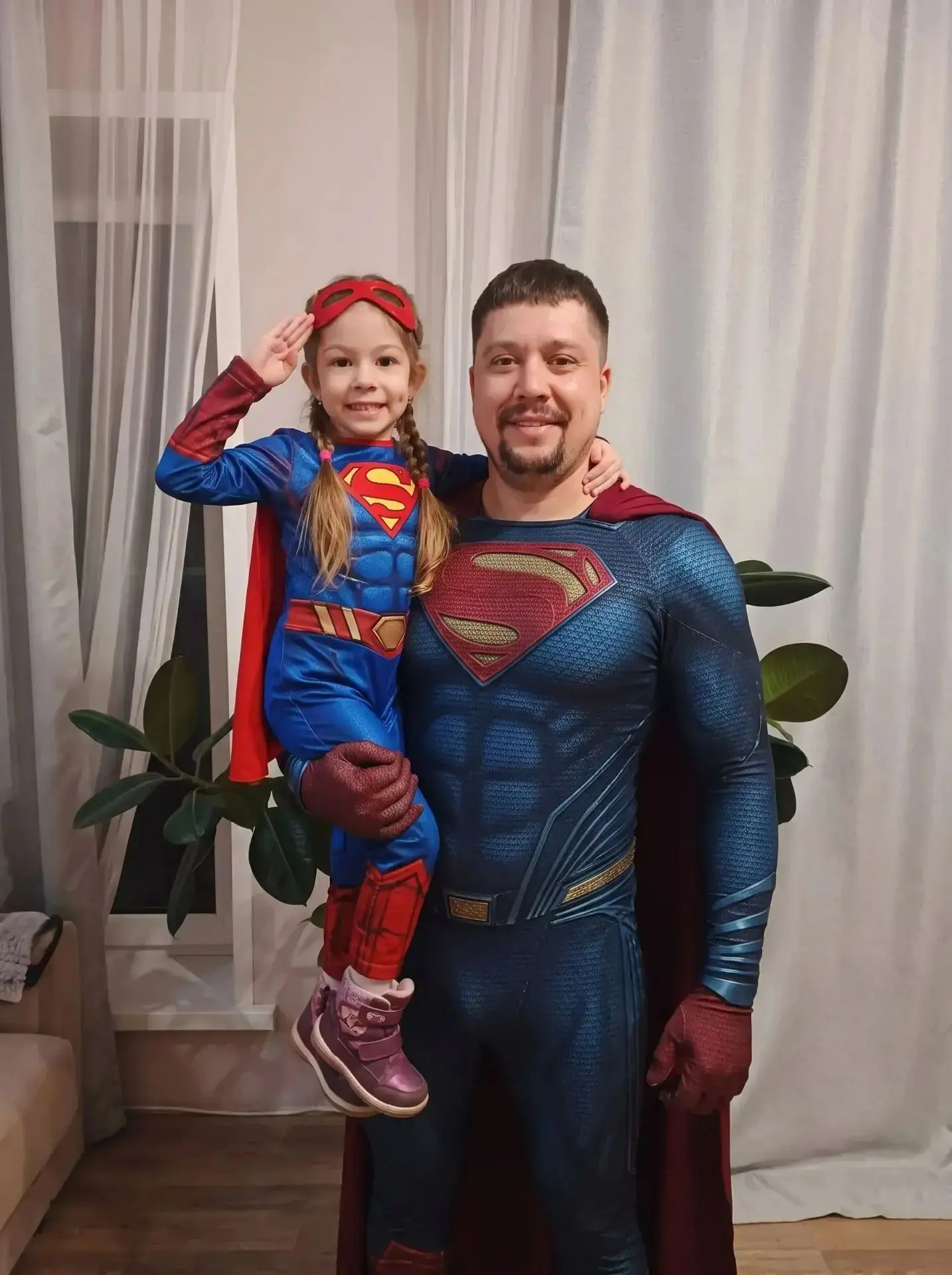 Участники фотомарафона "Мой папа - супергерой, воспитанница старшей группы Ломохина Уль...
