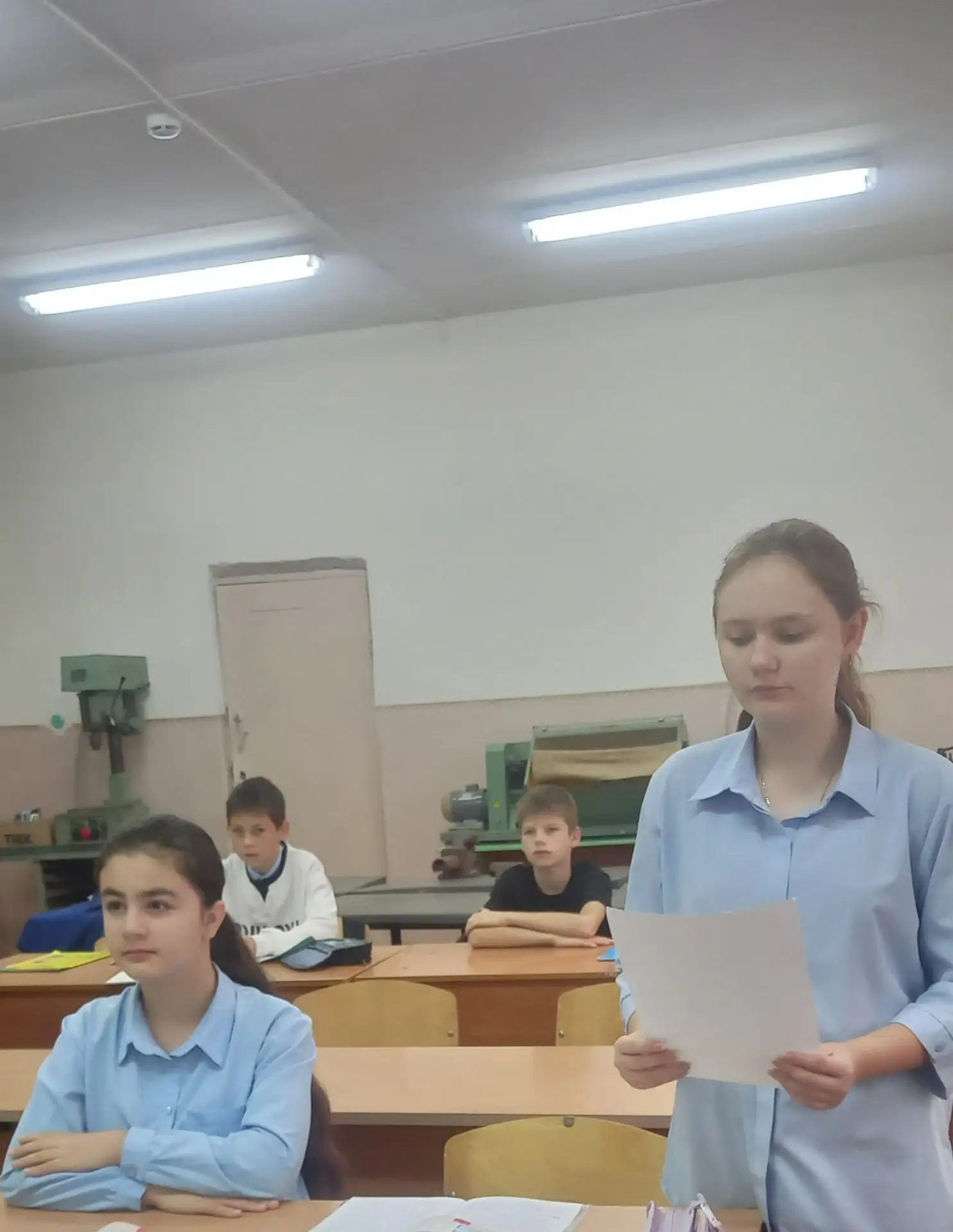 В 8 п классе  (классный руководитель Талыков О.А) прошел классный час "Твоя безопасност...