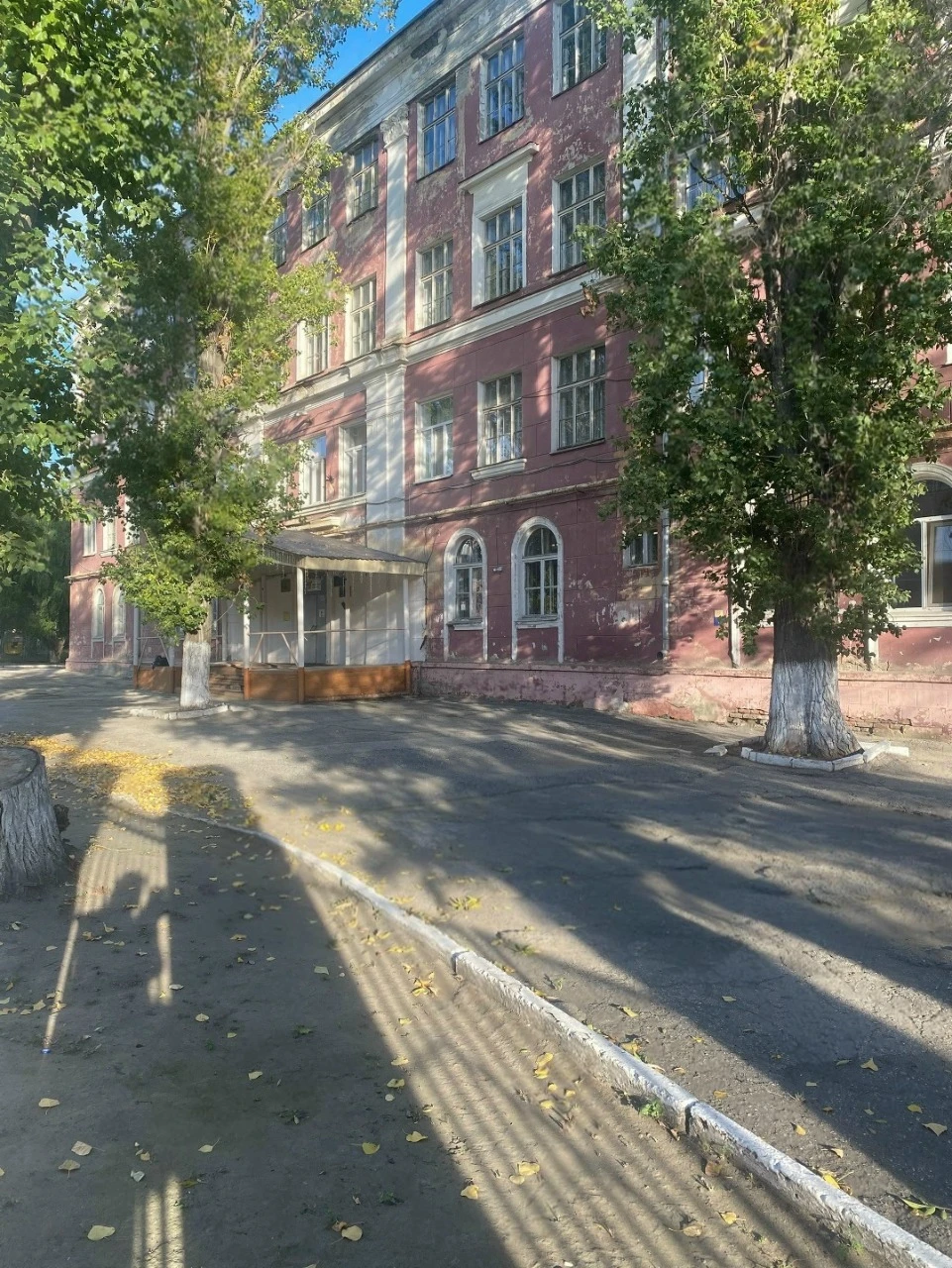 Идёт второй год якобы ремонта 83 школы. Другие школы отремонтированы, дворцы единоборст...