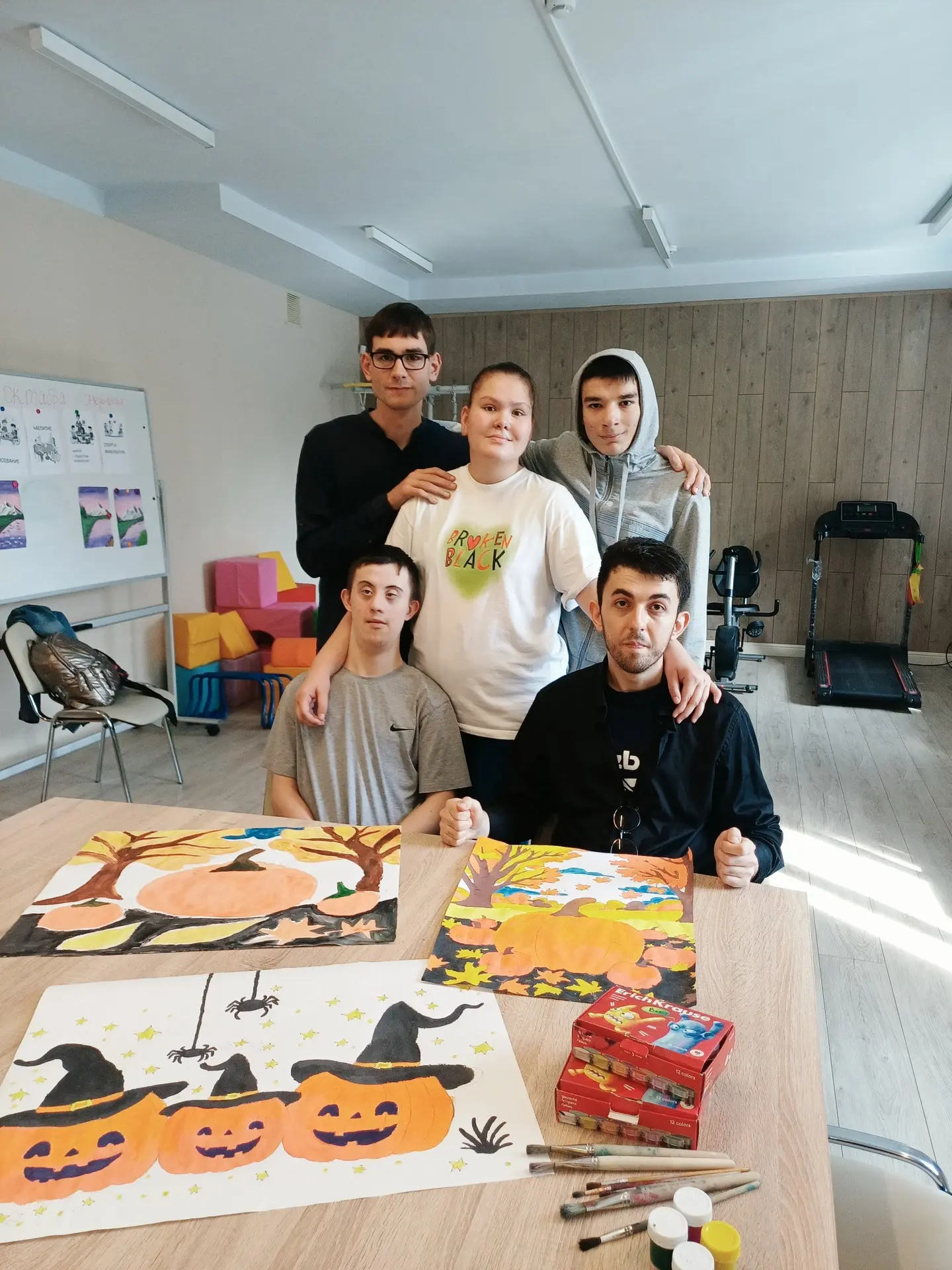🎨 В социально-реабилитационном отделении (СРО) ГКУ «Республиканский центр социального ...