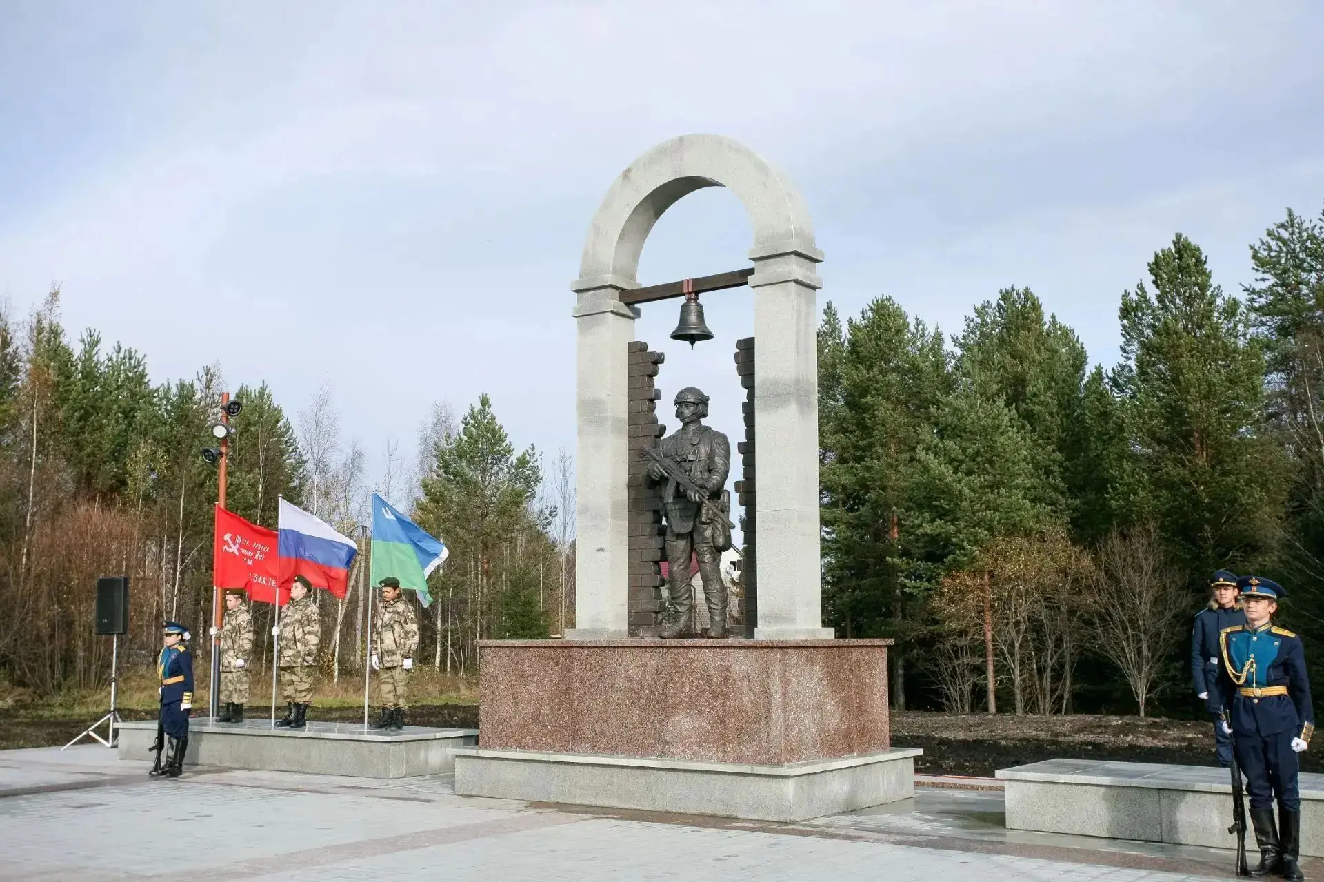 Сегодня открыли в Нягани Мемориал «Верным сынам Отечества», посвященный участникам спец...
