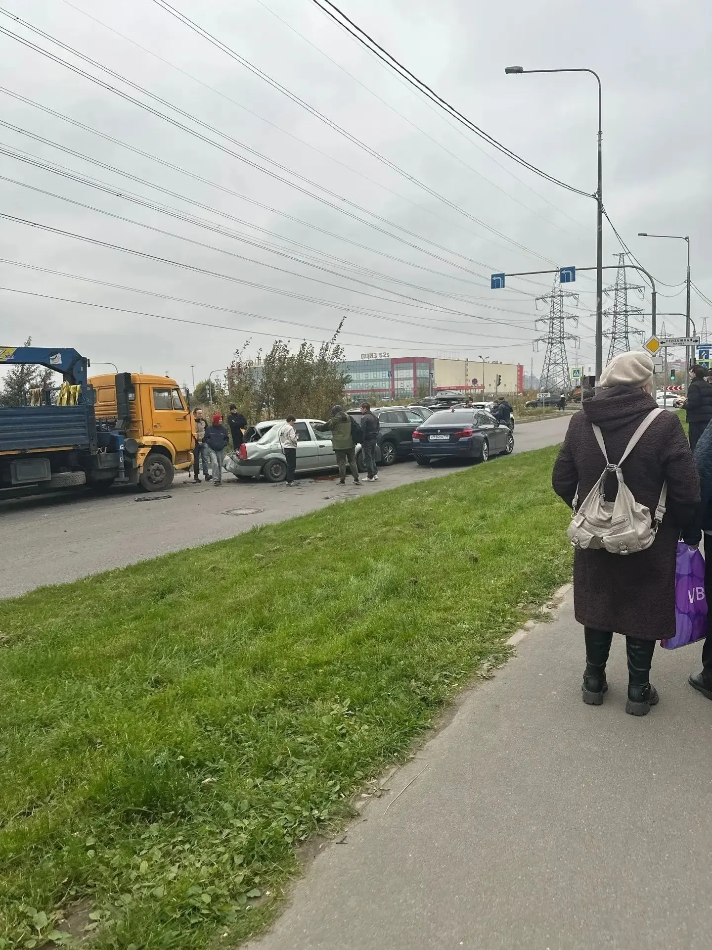 Муринская дорога движение на выезд в сторону Гражданки (Академки) перекрыто полностью. ...