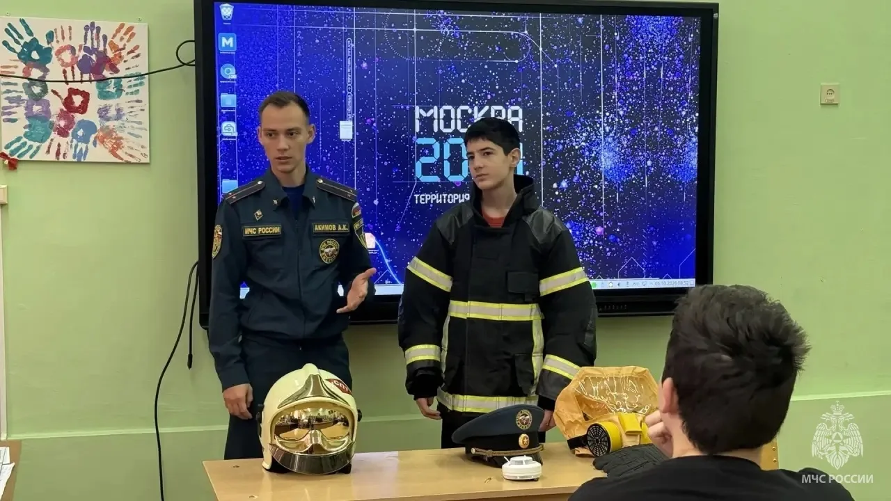 🔥 От старинной каски до современной экипировки – школьники познакомились с историей по...