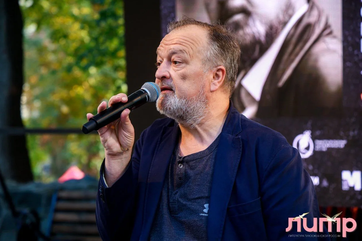 🪶Легенда литературного андерграунда Владивостока Андрей Вороной провел лекцию на "ЛиТРе"