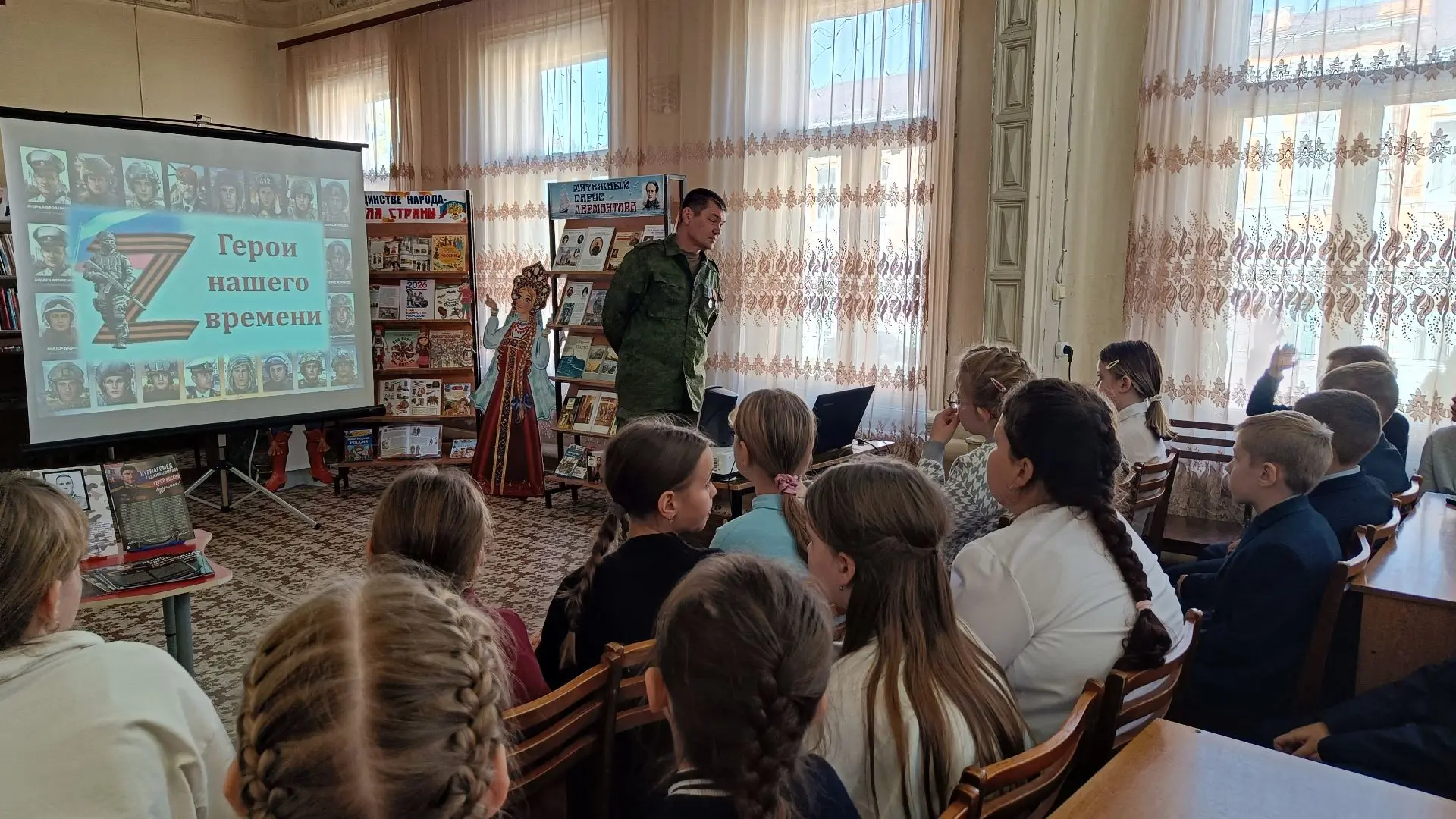 В Детской библиотеке прошел устный журнал «Героические имена в истории моего города», п...