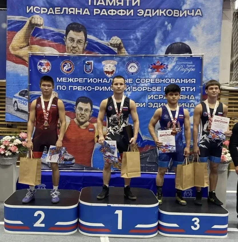 Наш земляк Андрей Лобанов занял  1 место 🏆🥇 в весовой категории 55 кг в  X межрегиона...