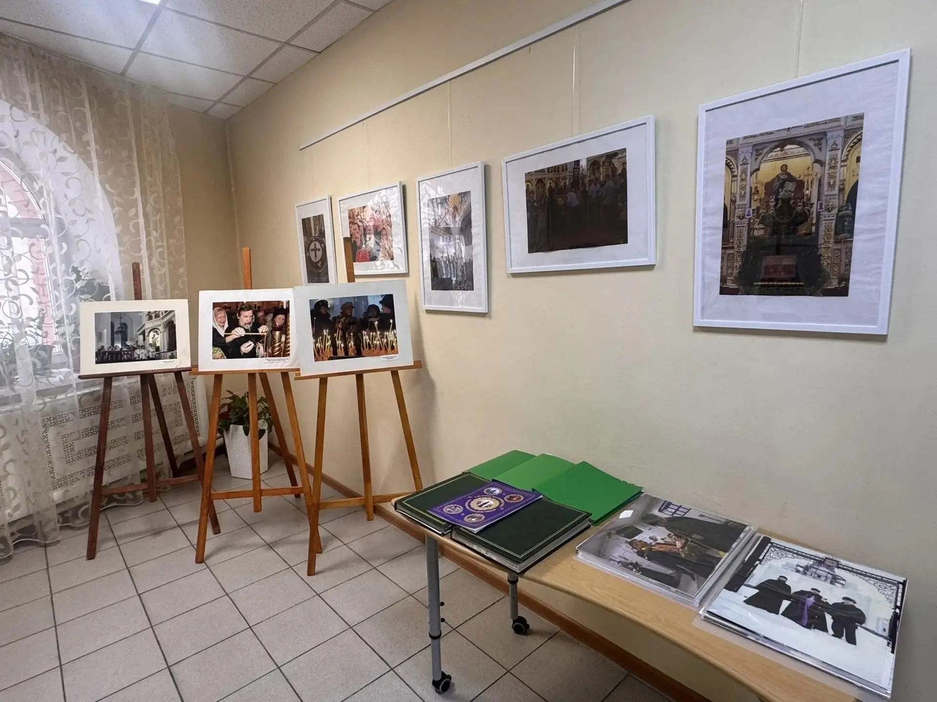В ДУХОВНО-ПРОСВЕТИТЕЛЬСКОМ ЦЕНТРЕ РАБОТАЕТ ФОТОВЫСТАВКА, ПОСВЯЩЕННАЯ ИСТОРИИ КАФЕДРАЛЬН...