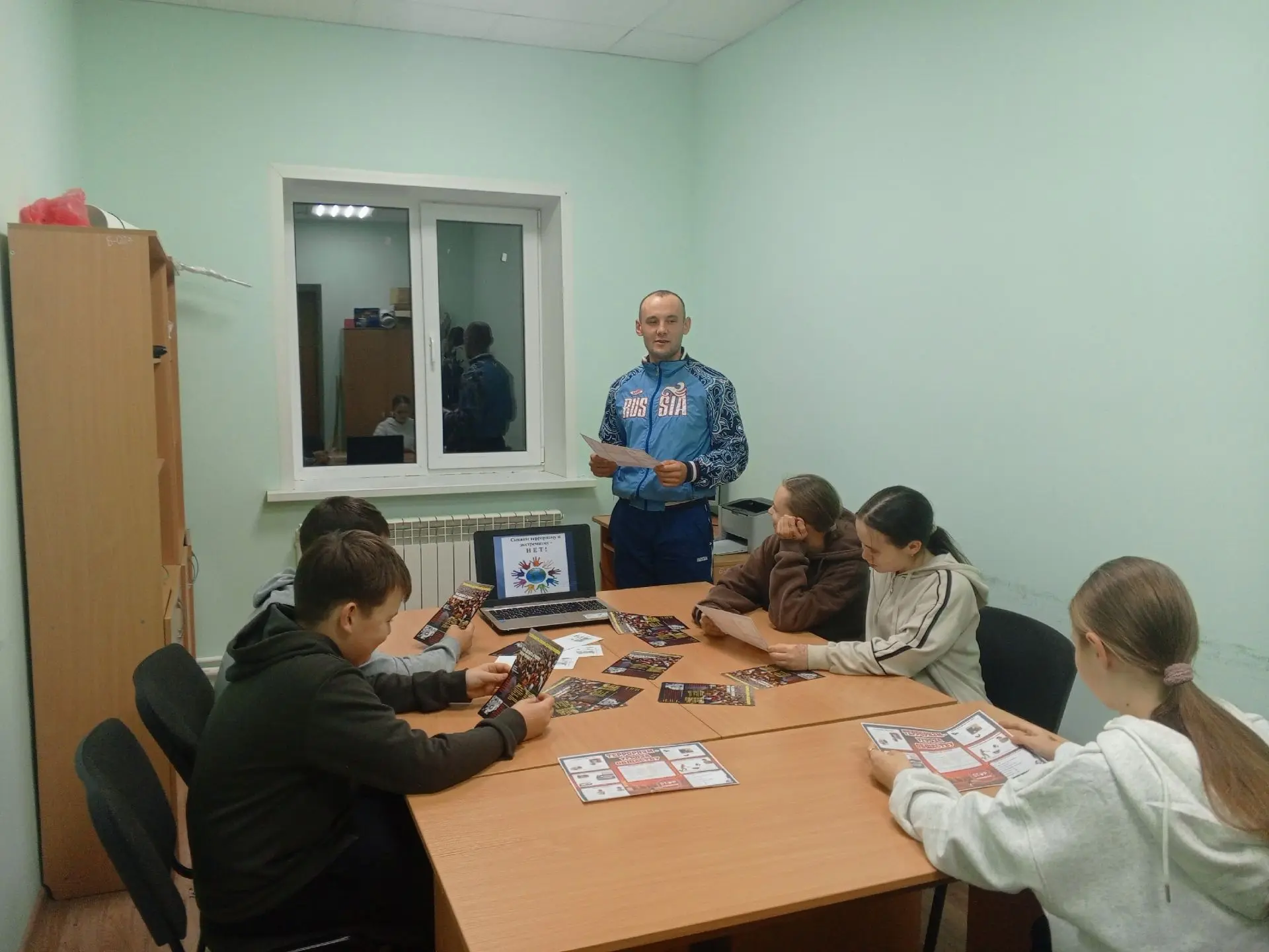 В Молодёжном центре "Батыр" для несовершеннолетних прошла беседа на тему:  "Что такое т...