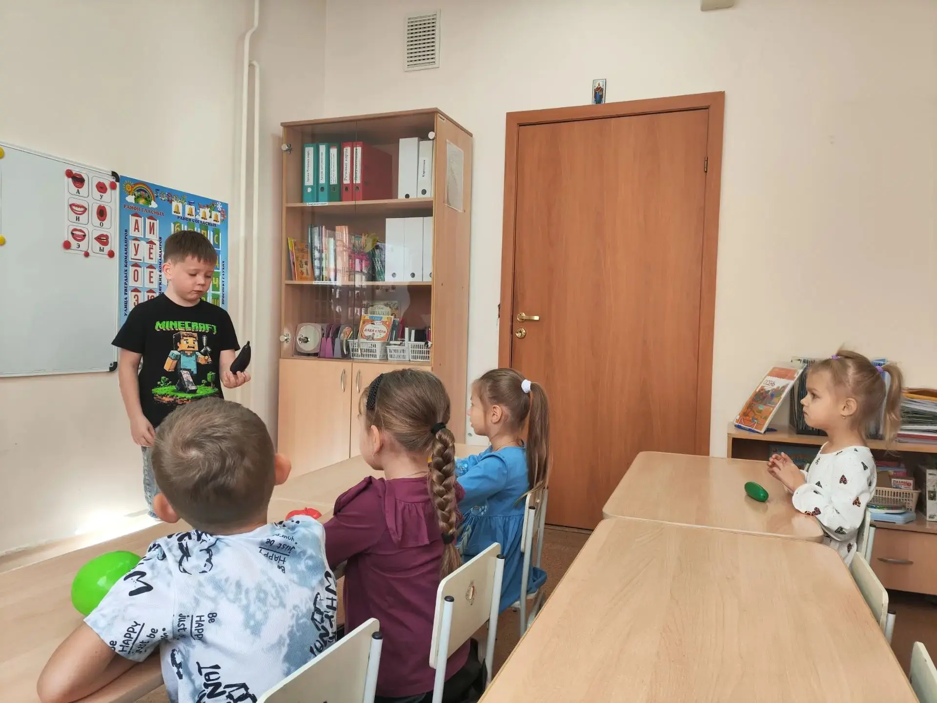 🗣На занятии по развитию речи  ребята подготовительной группы компенсирующей направленн...
