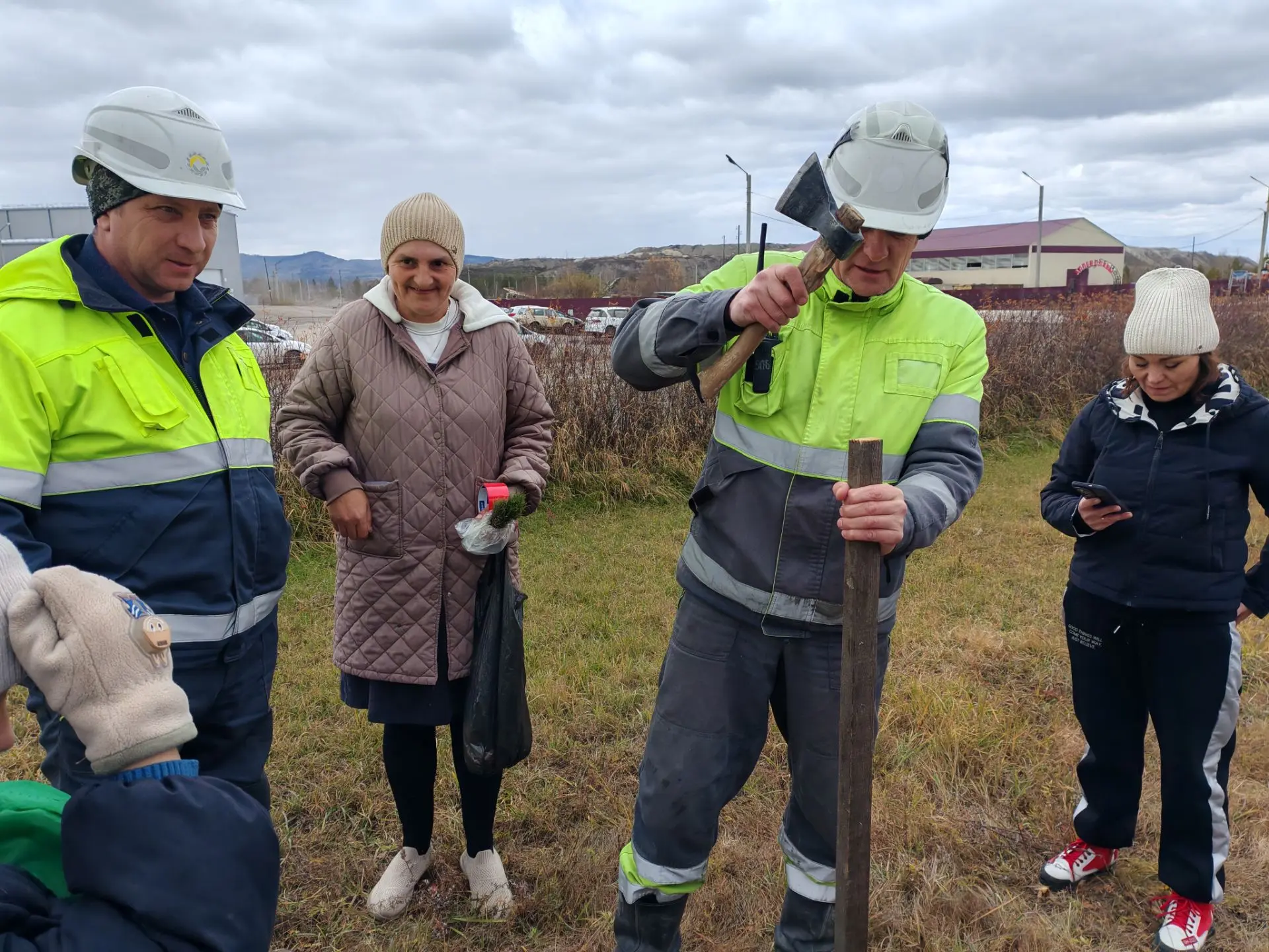 ⚒️ В «Разрезе Восточном» заложили кедровую аллею 🌲
