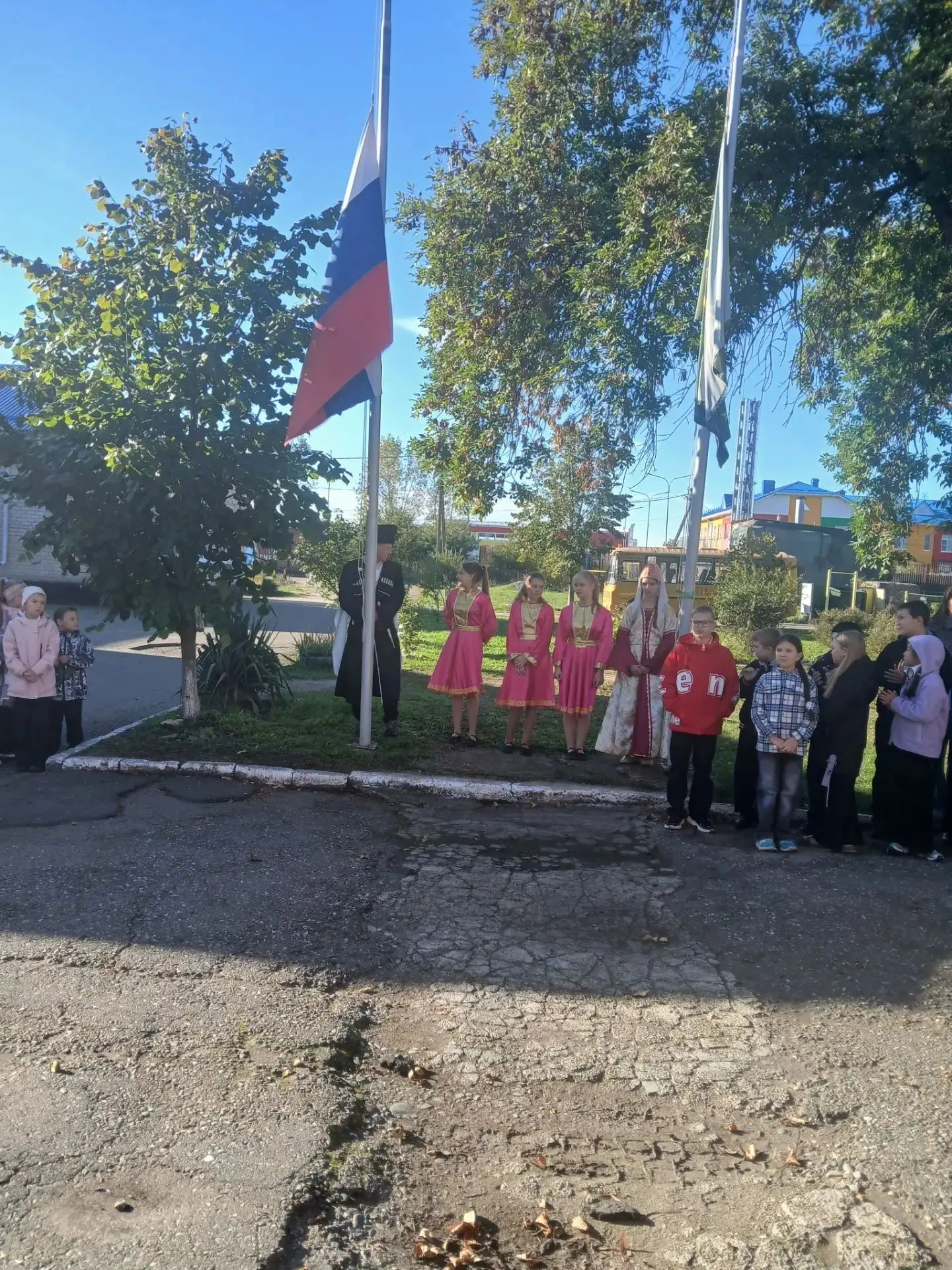 День Республики Адыгея: линейка в ОЦ №10 с участием СДК х. Красная-Улька