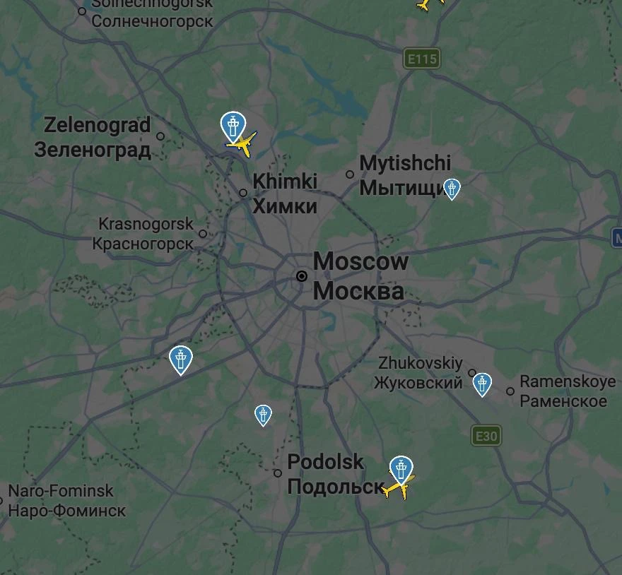 ⚡️ Во всех аэропортах Москвы временно ограничили полёты