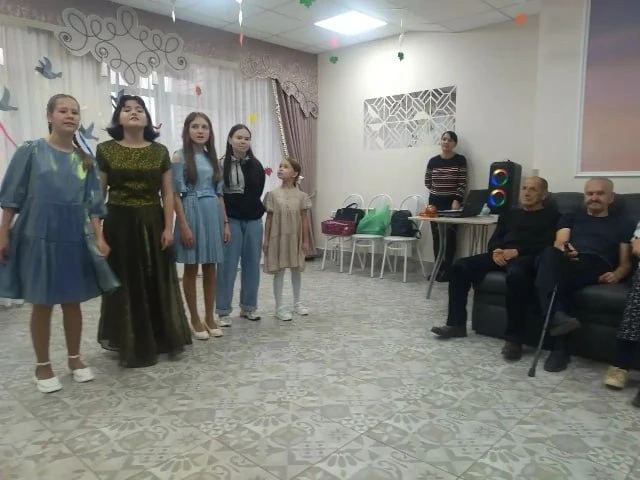 ❤️ Юные артисты из Лениногорского детского дома растрогали пожилых жителей до слёз