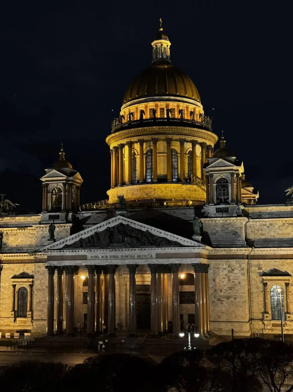 А может, в Питер на эти выходные? 🏛️