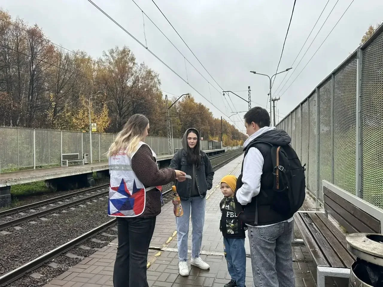 🛤️ На платформе Весенняя провели рейд по безопасности