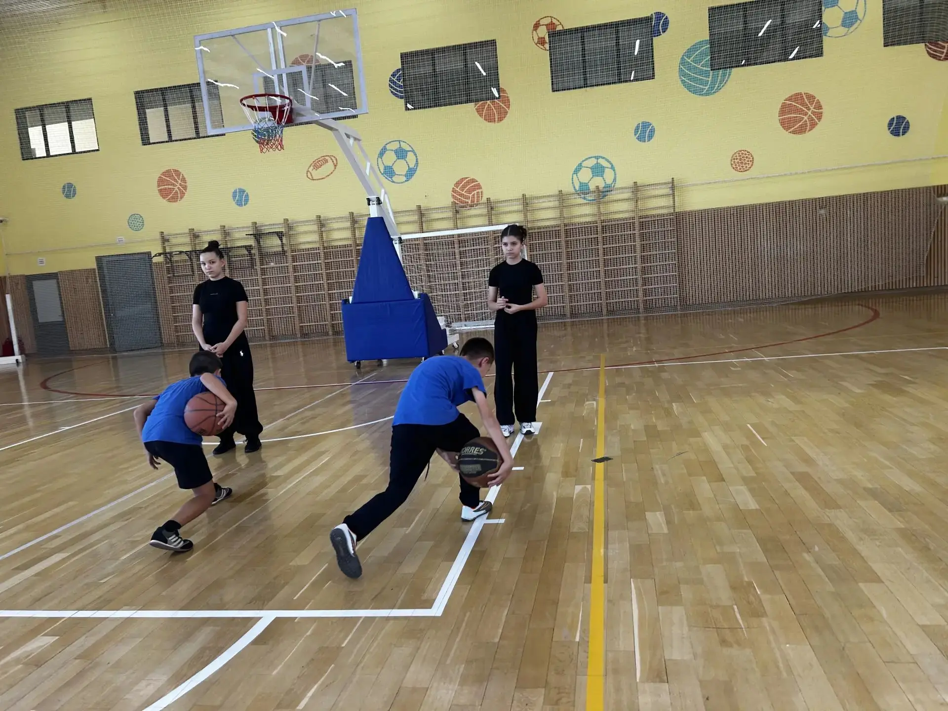 Учащиеся педагогического класса организовали и провели увлекательную спортивную игру дл...
