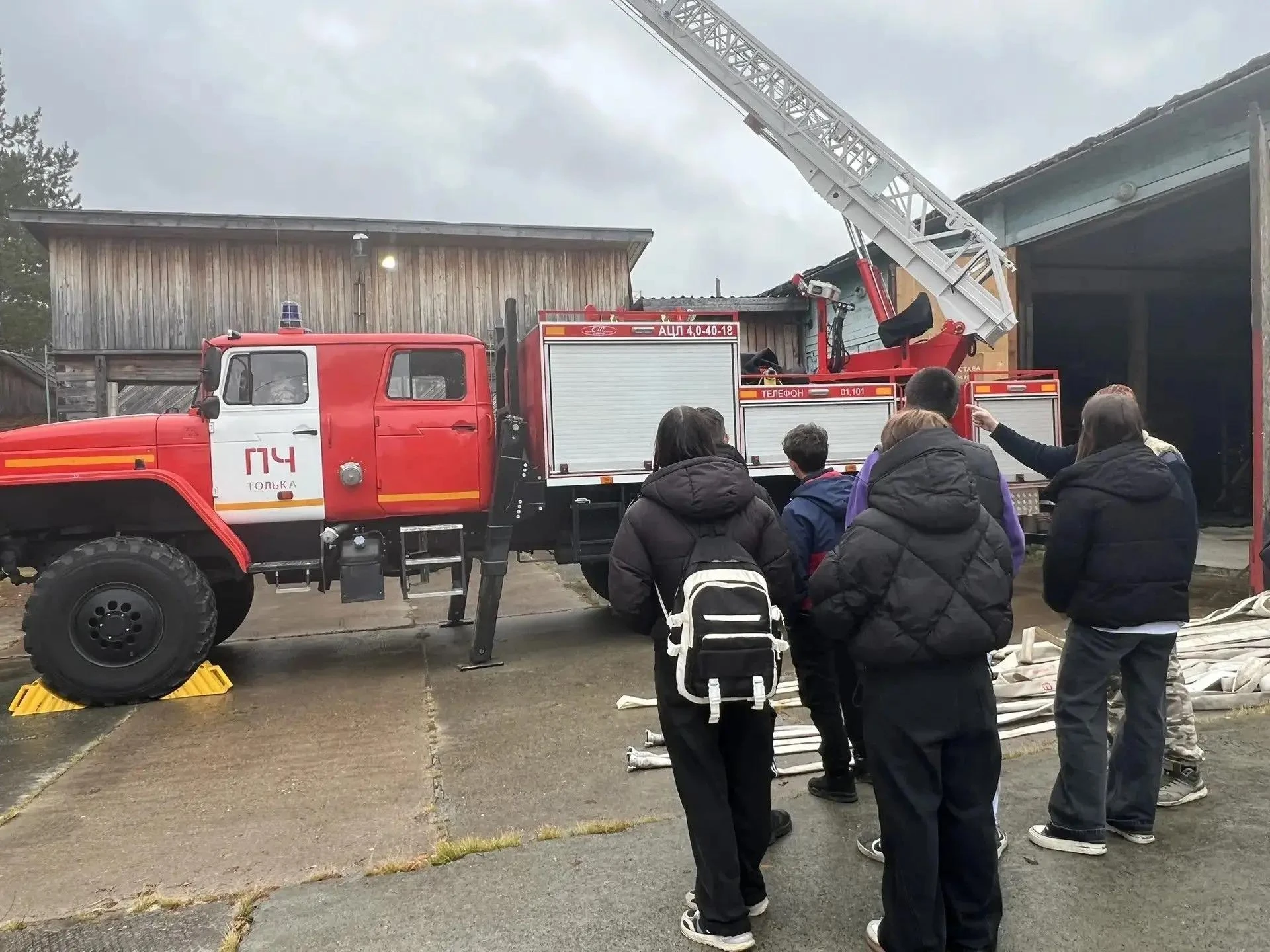 🚒 «Билет в будущее»: толькинские школьники познакомились с работой пожарных
