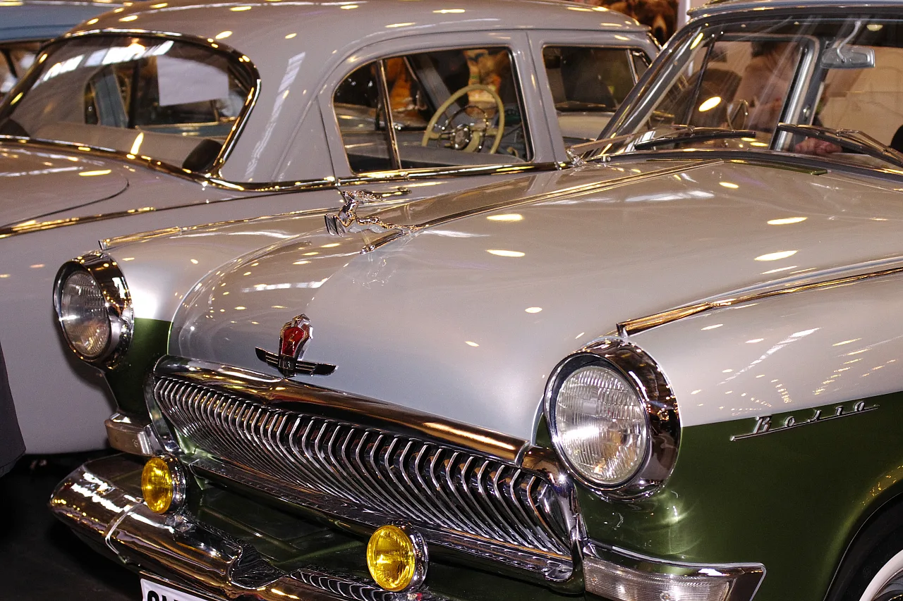В октябре 1956 года началось серийное производство М-21 "Волга".