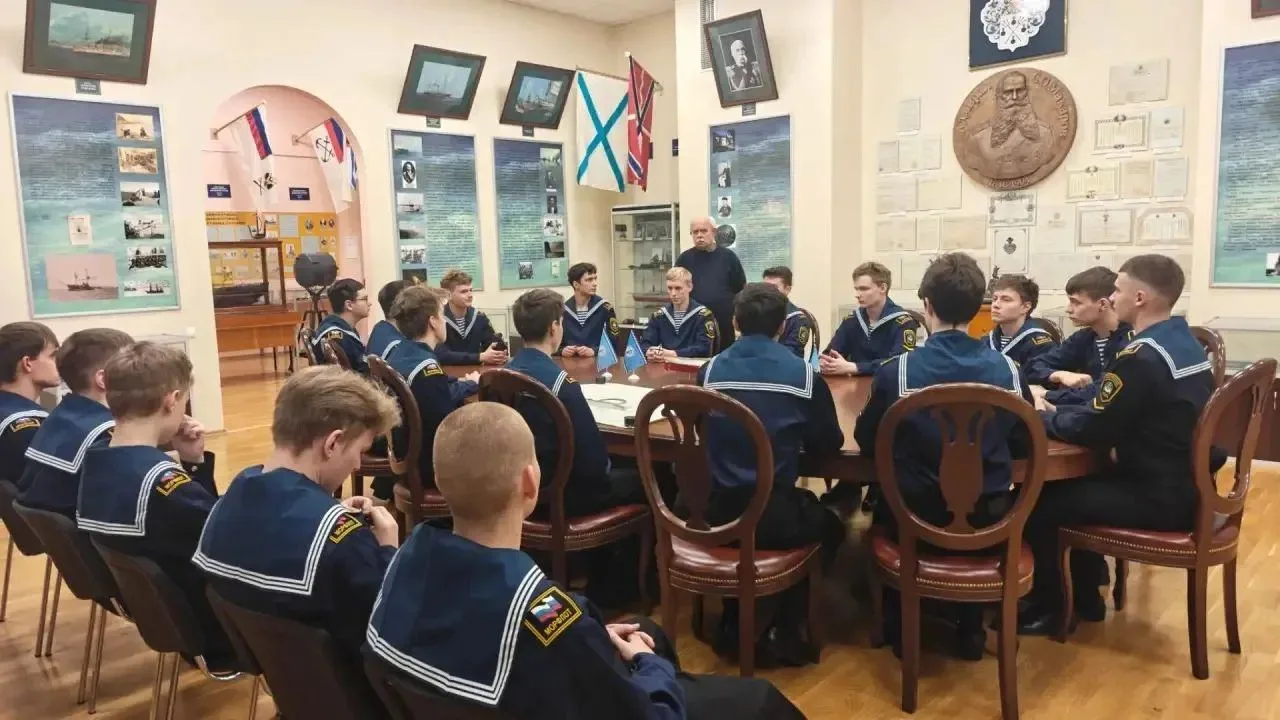 ⚓️ Путешествие в историю: курсанты МЦОО Института «Морская академия» посетили музей «Ис...